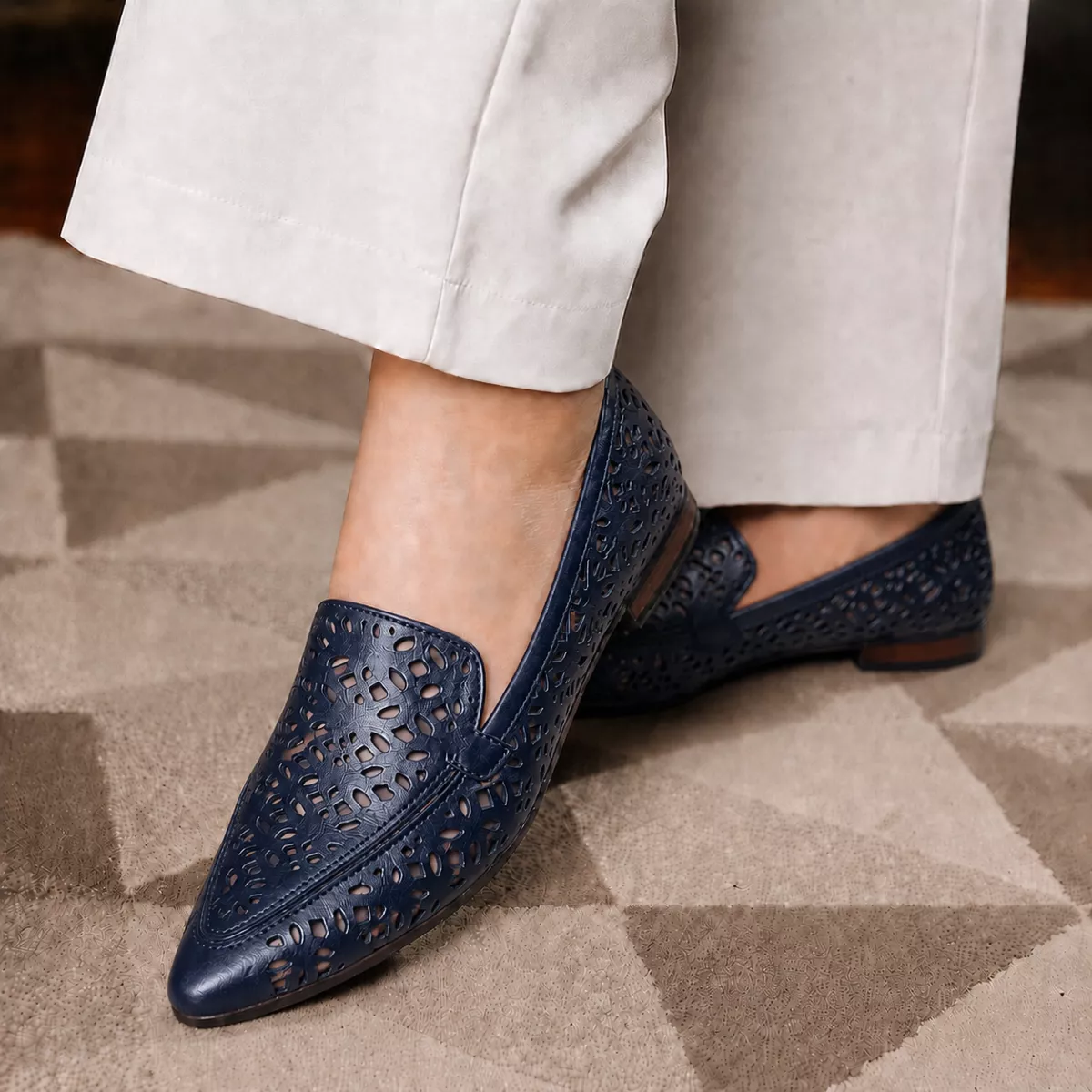 Mocassim Feminino Clássico em Couro Prata | Ateliê Mario Mello
