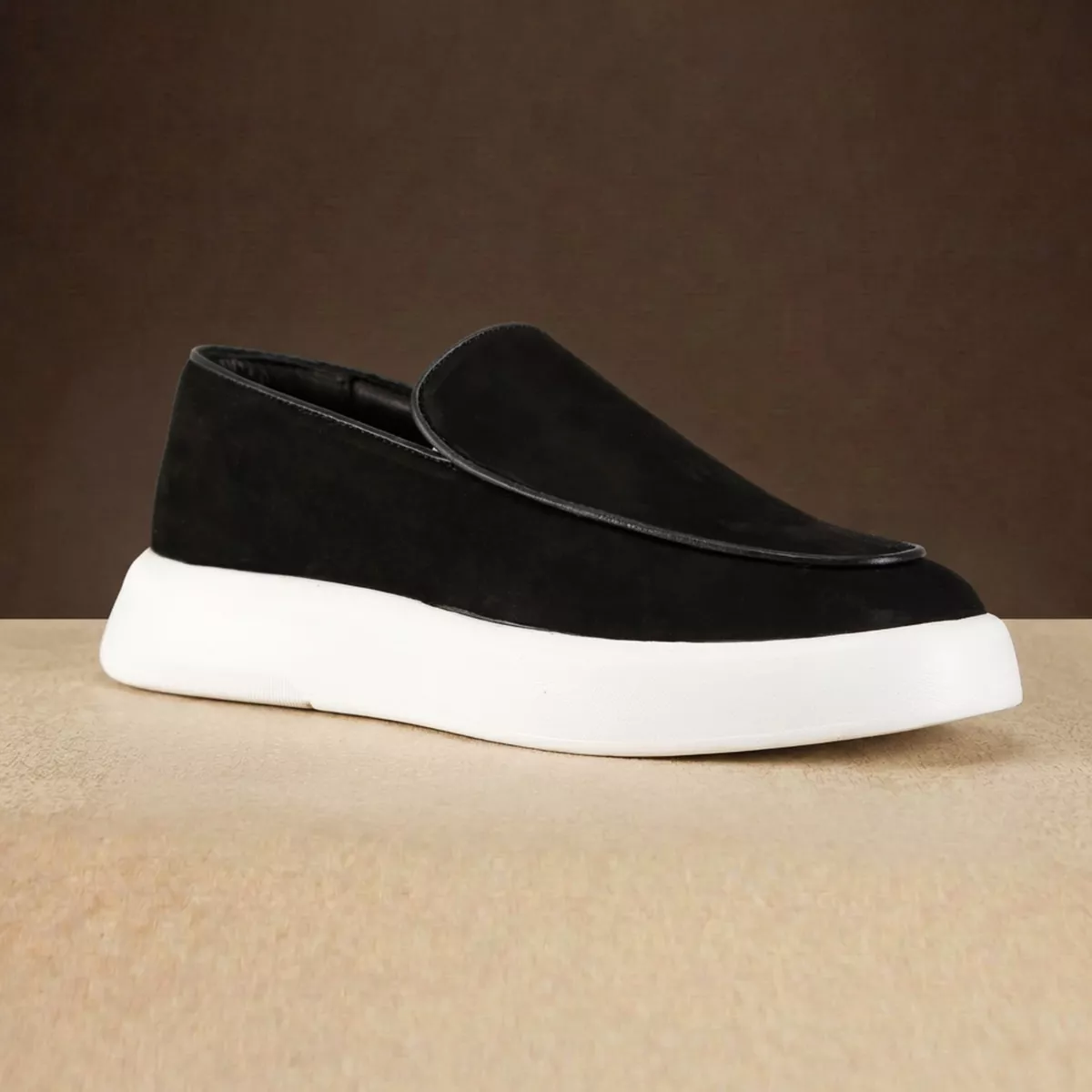 【BLACK】l plate loafers Ezra Black Tumbled Leather Pleated Ruched Loafer - Men's | DUKE +