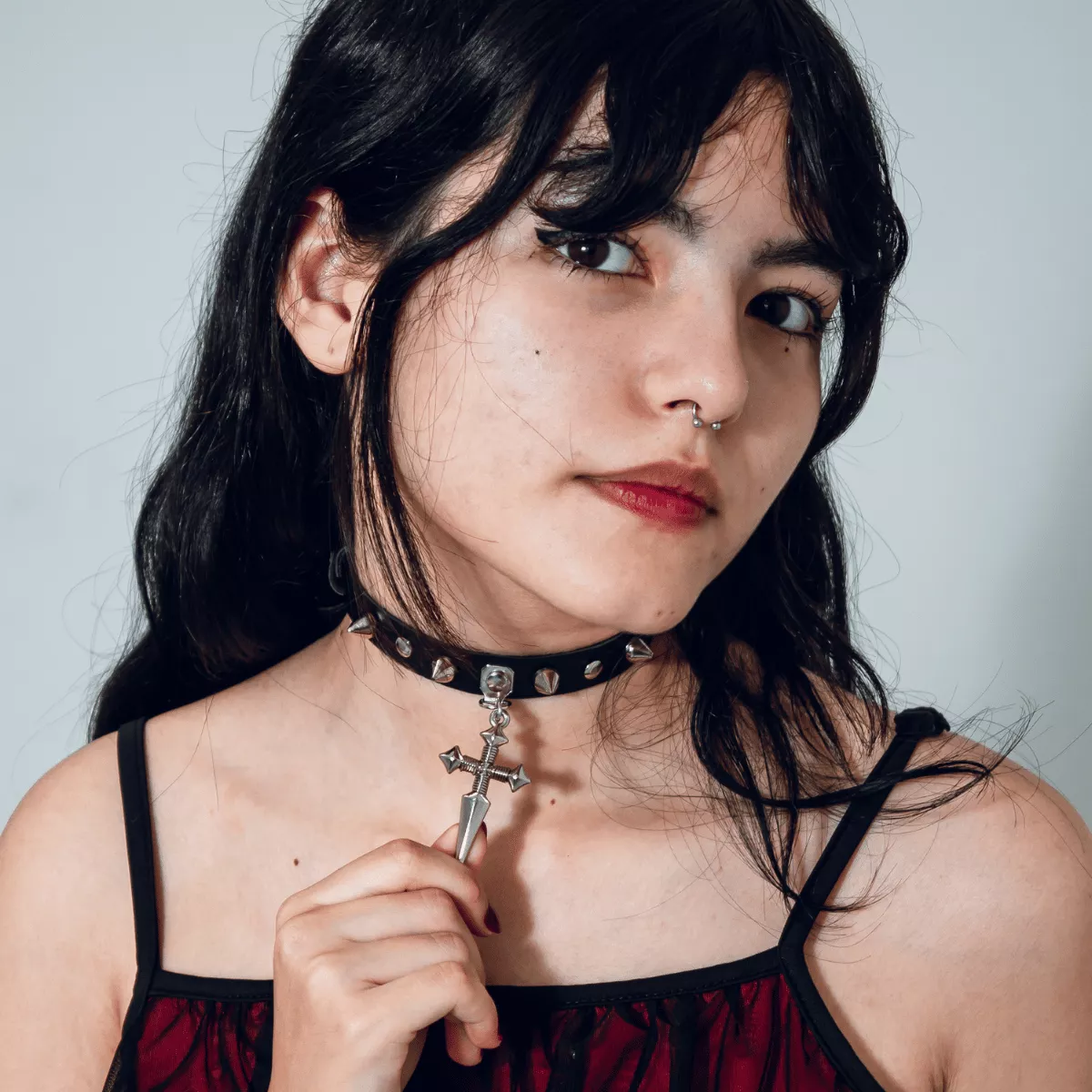 Choker Gargantilha com Spike Pingente de Cruz/Espada Prateado