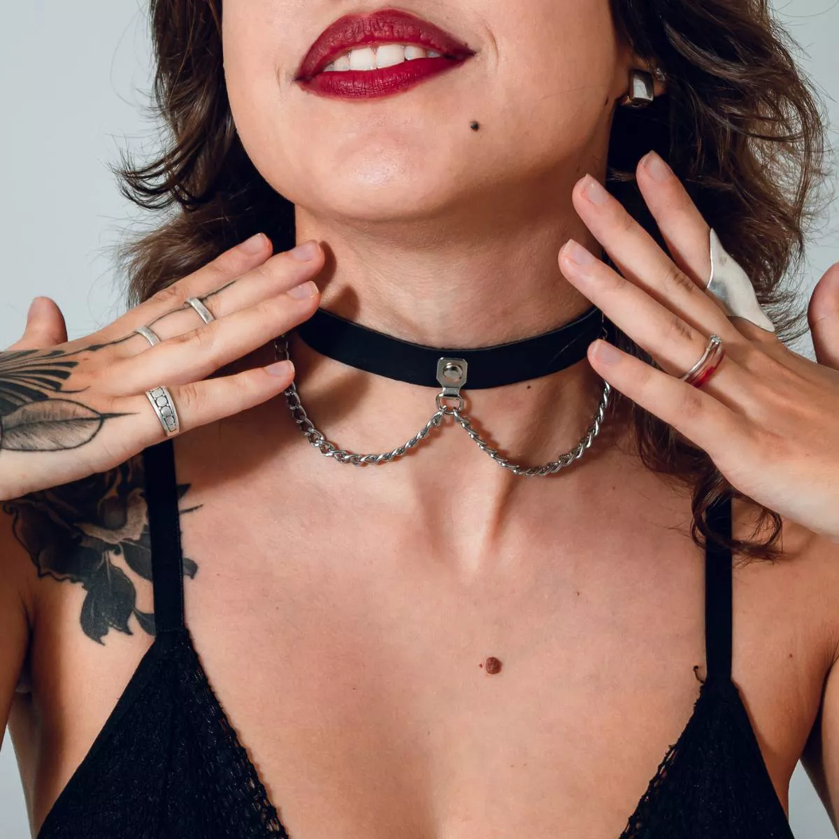 Choker Gargantilha com Correntes Prateadas