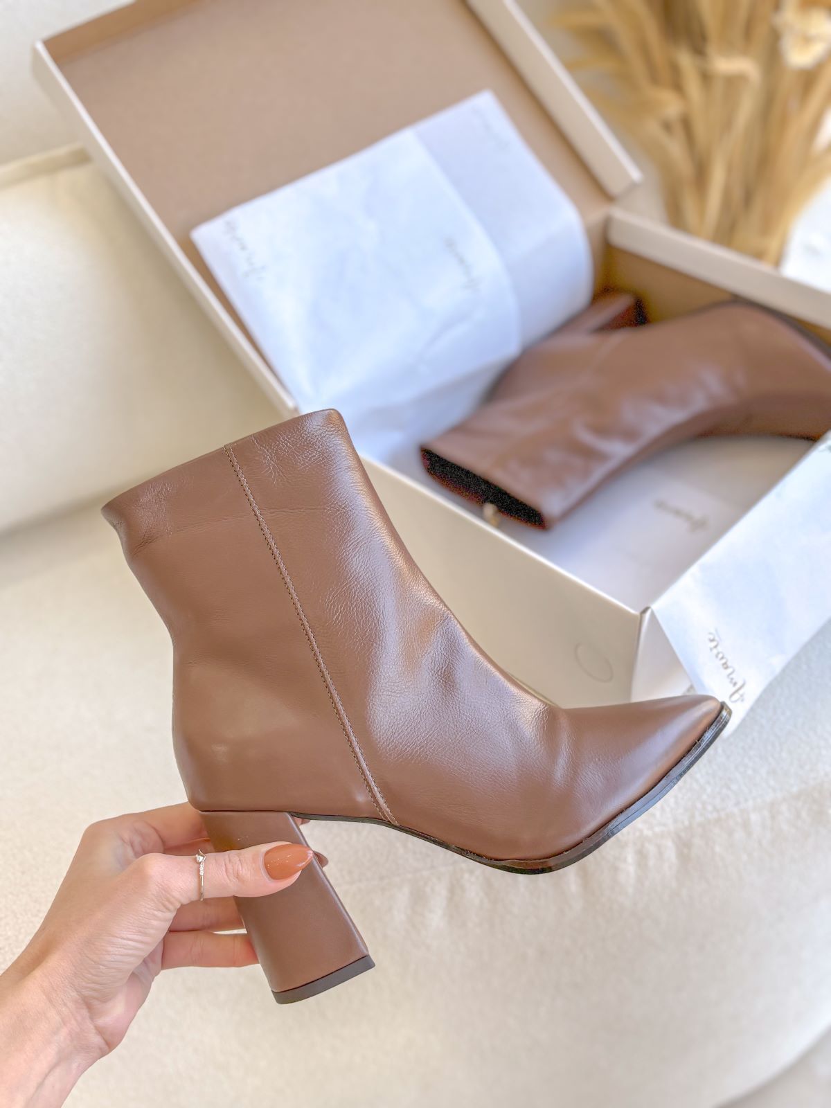 Bota Teodora Cappuccino - Couro - AMAVIE SAPATOS