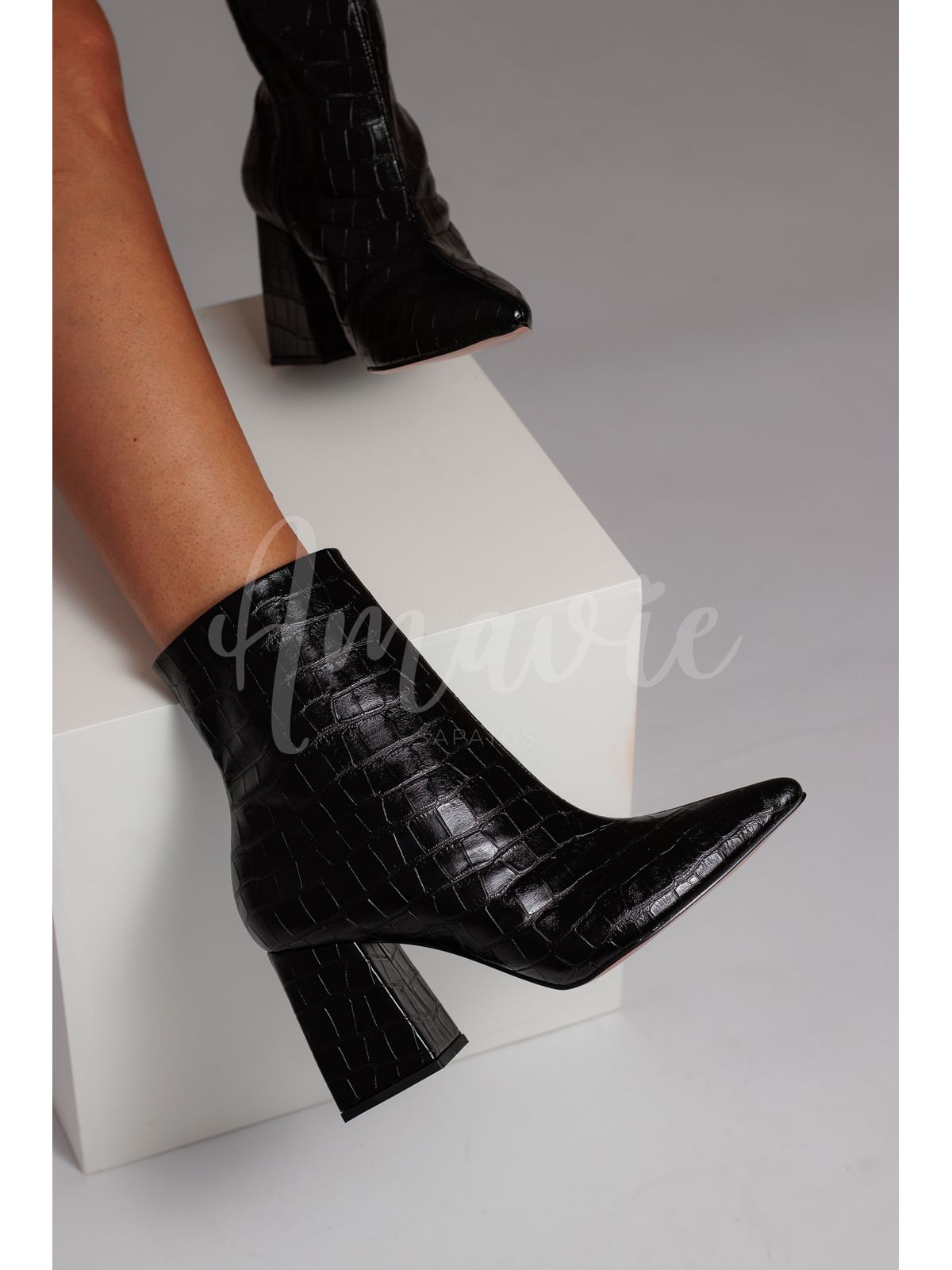 Bota Maitê Preta Cromatizada - FORMA PEQUENA - AMAVIE SAPATOS