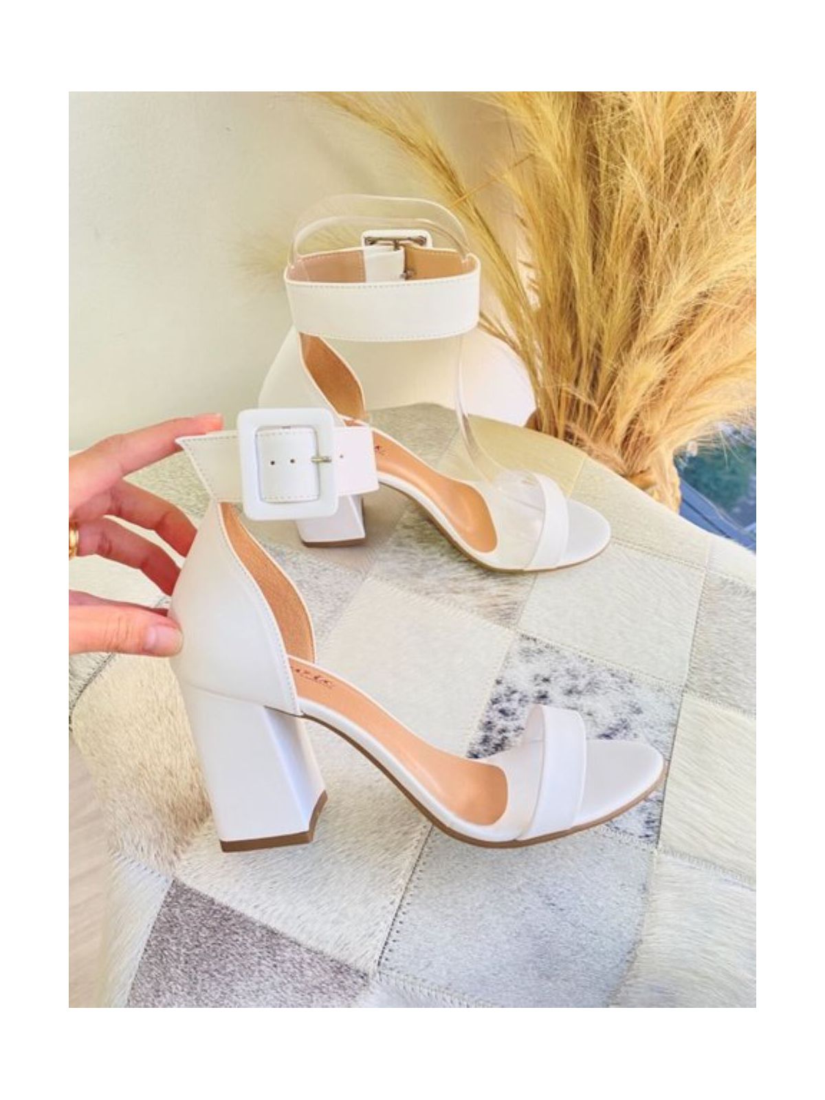 Sandália Felina Branca - PRODUTO RECUPERADO - AMAVIE SAPATOS