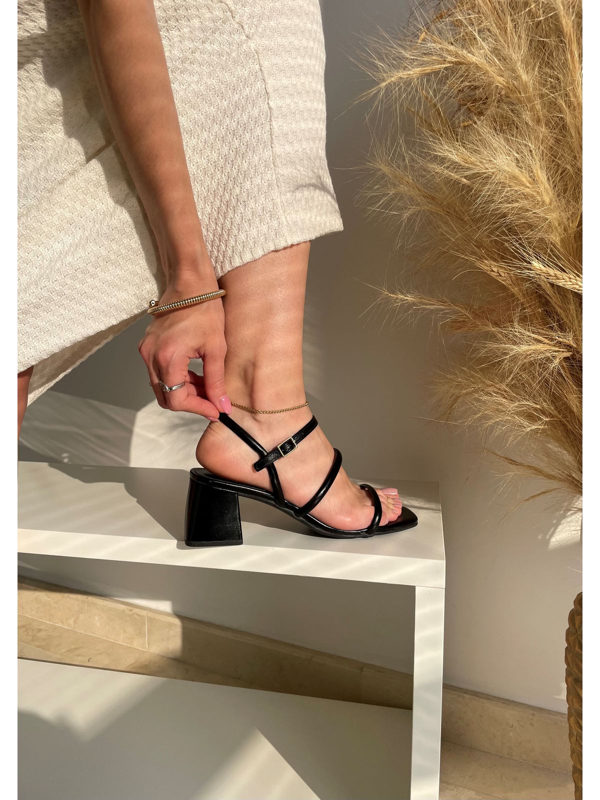 Sandália Aura Preta - AMAVIE SAPATOS