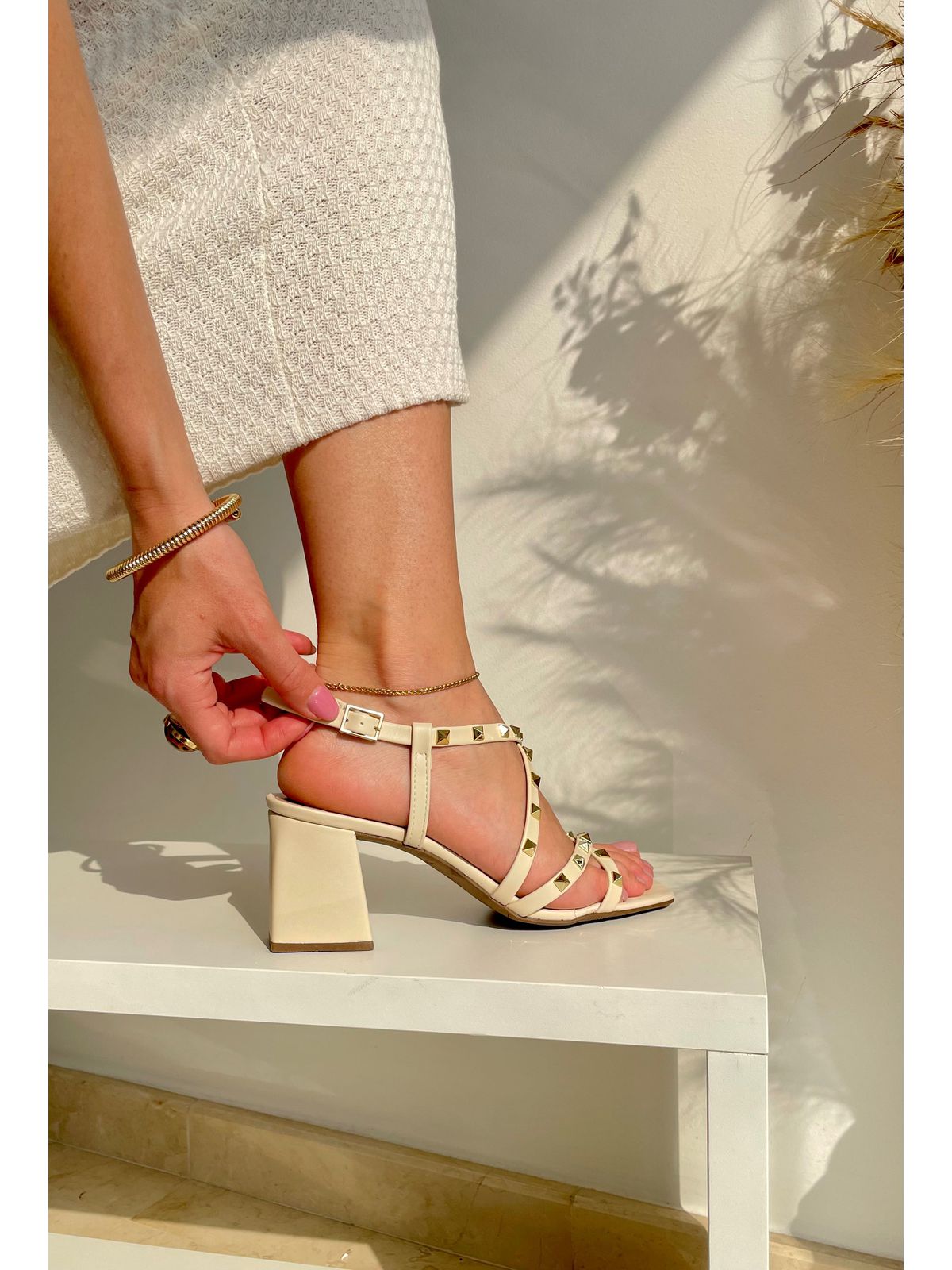Sandália Suzan Off White - AMAVIE SAPATOS