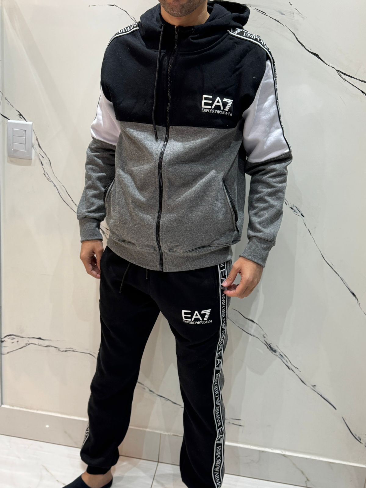 Conjunto Moletom EA7 - Cinza/Preto - 02634 - Conceito 62