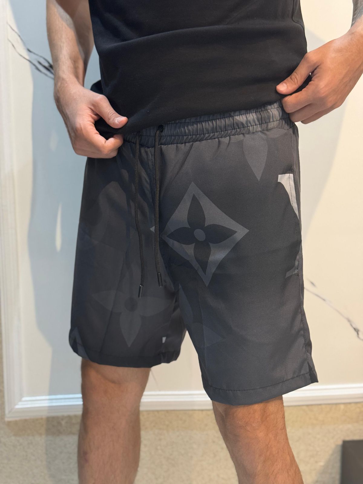 Short Griffe LV Preto - 00643 - Conceito 62