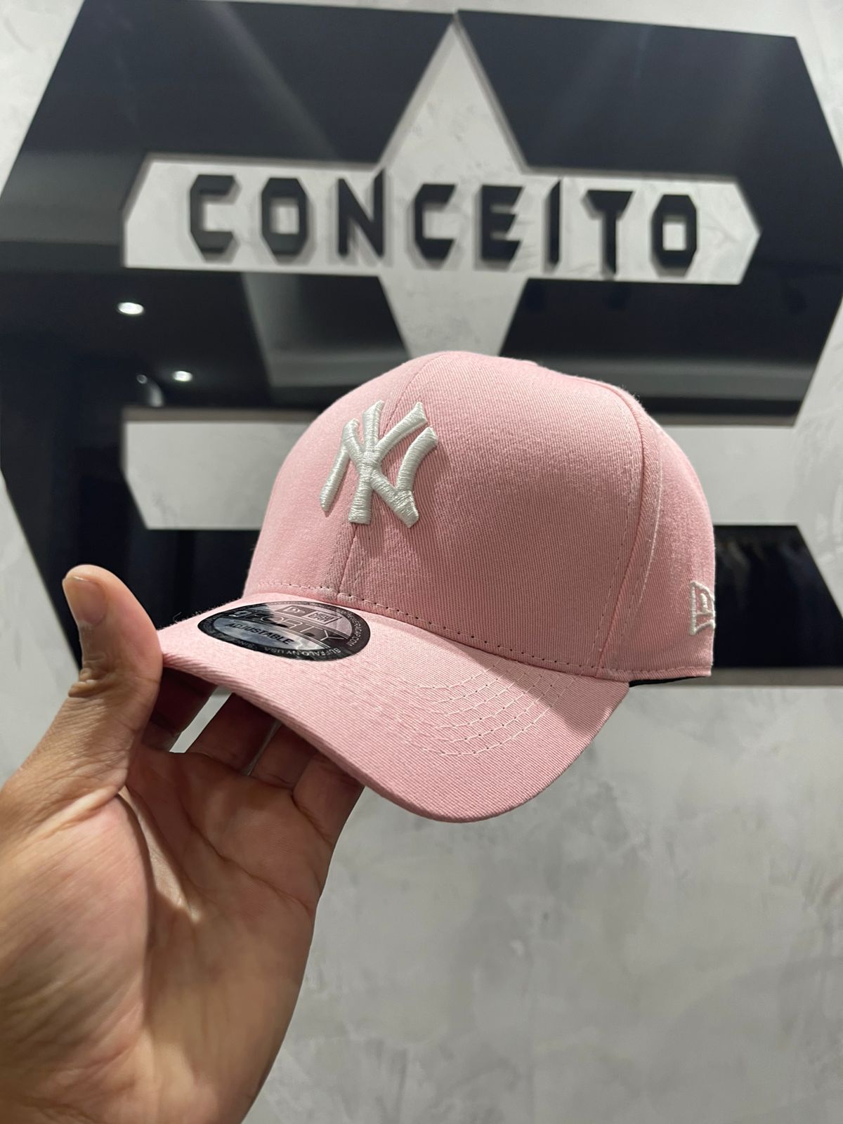Boné New Era Rosa/Branco - 00866 - Conceito 62