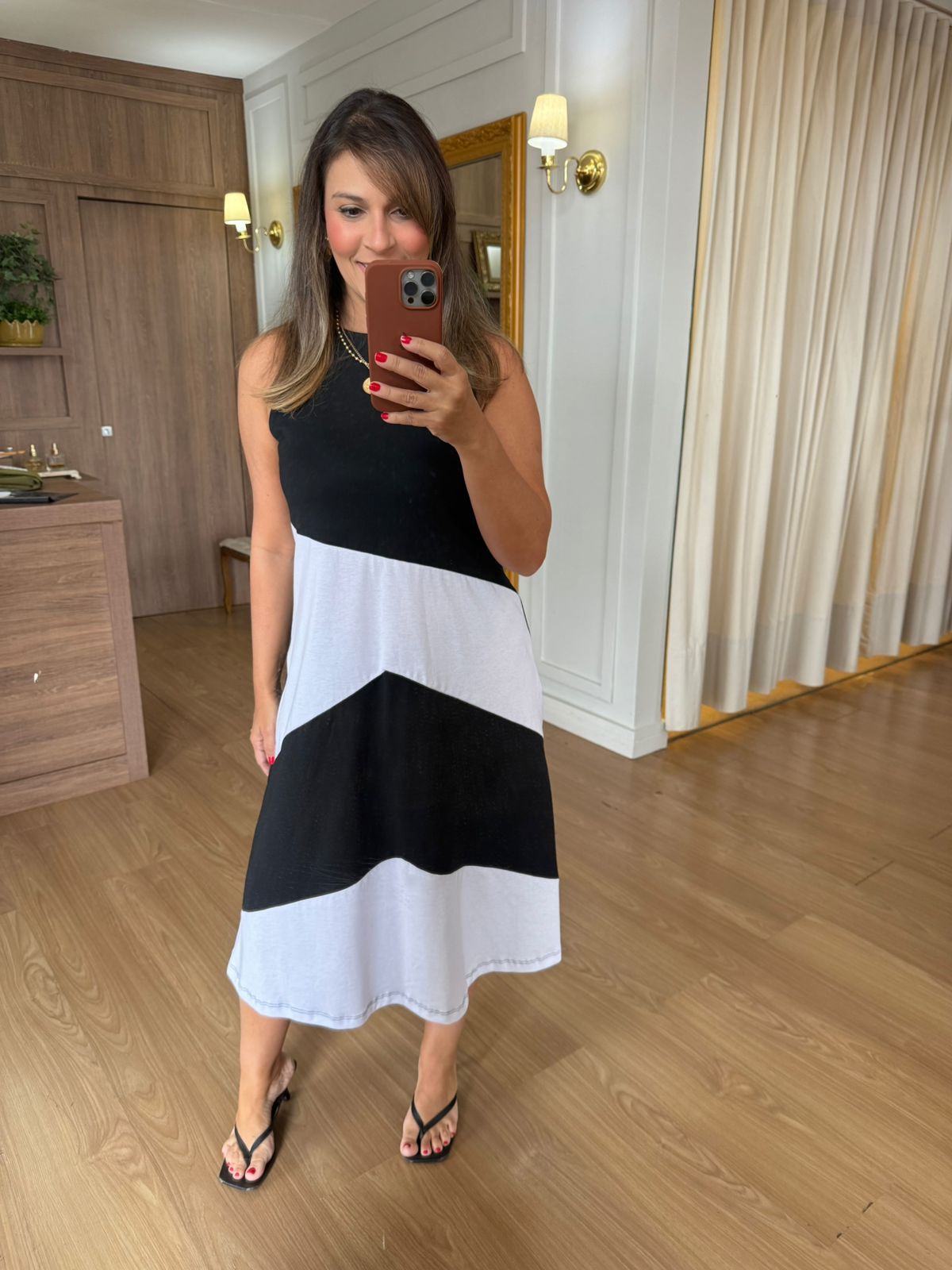 VESTIDO MALHA DE ALGODÃO BICOLOR LIZ - PRETO COM B... - Espasso Bela | Moda Feminina