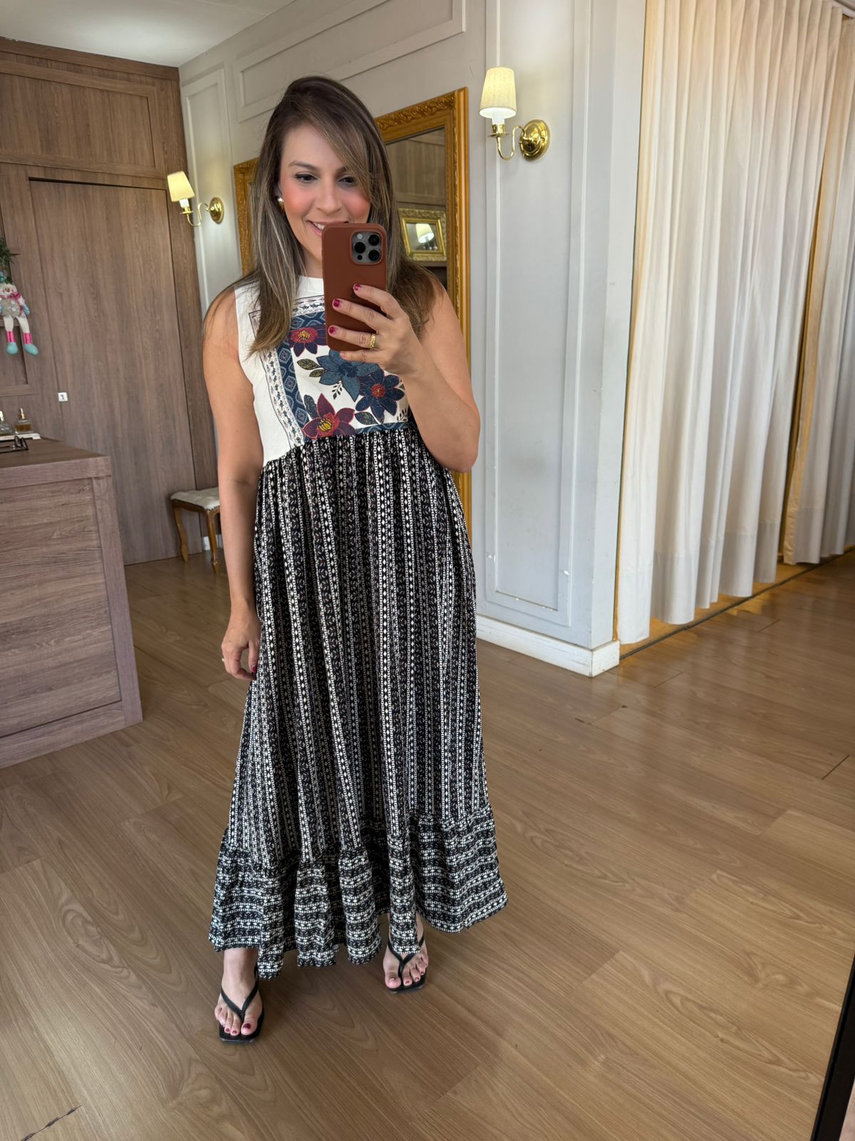 VESTIDO REGATA CAMISETA - FUNDO PRETO PEQUENOS DET... - Espasso Bela | Moda Feminina