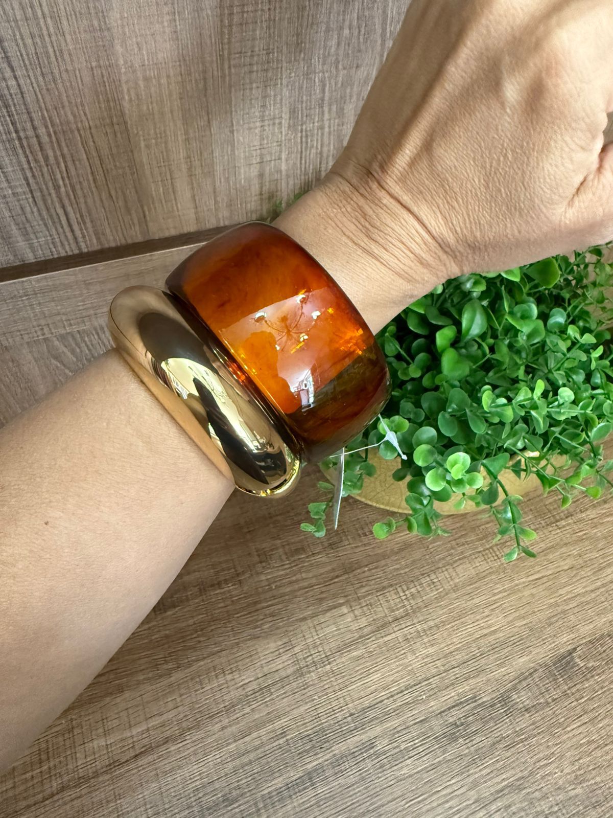 BRACELETES EM RESINA - MARROM - Espasso Bela | Moda Feminina