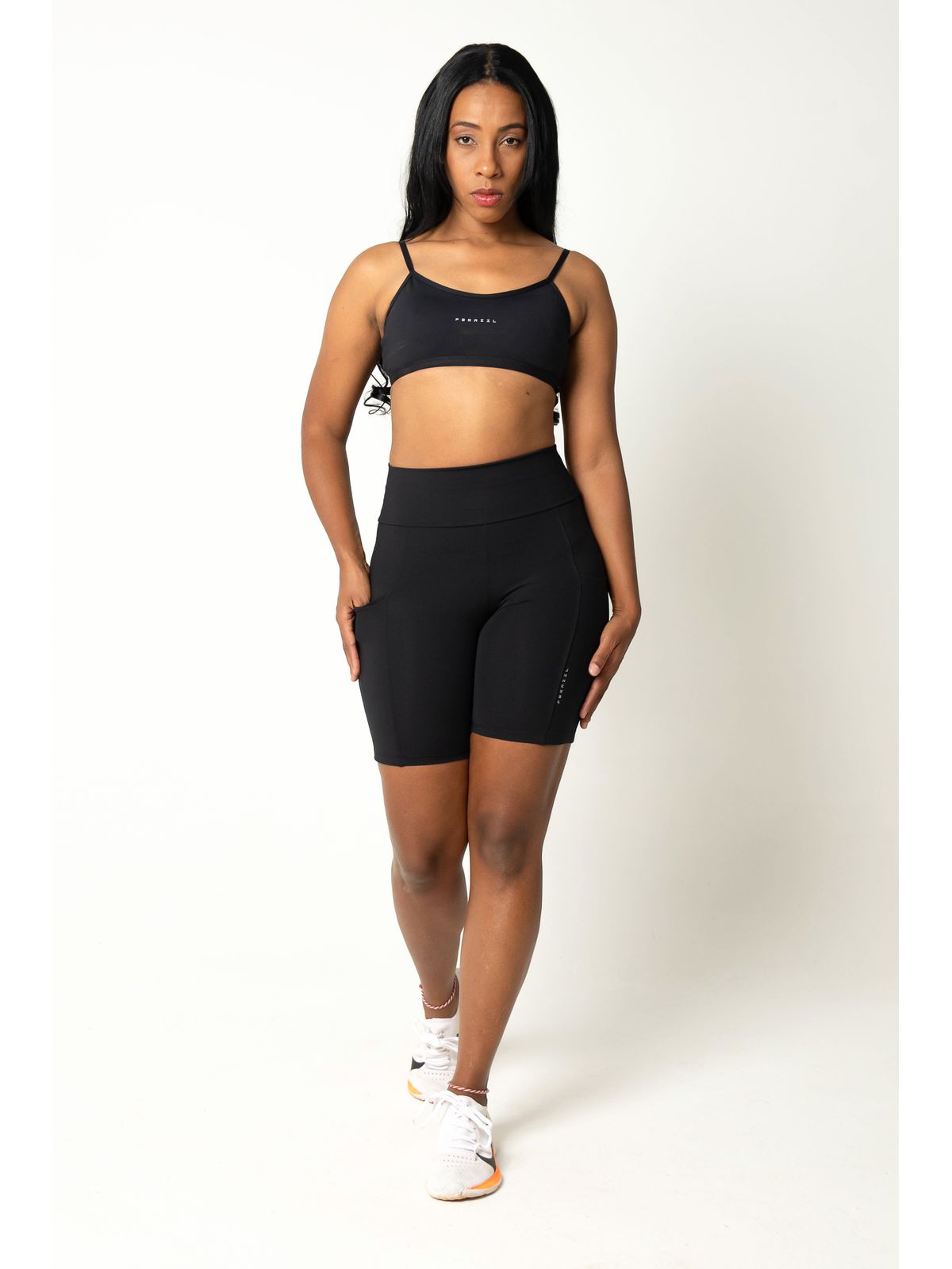 Short Fitness Run Preto com Bolso 