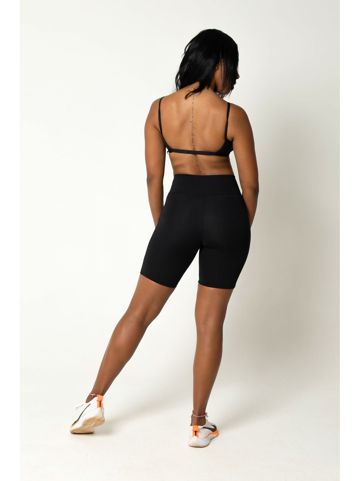 Short Fitness Run Preto com Bolso 