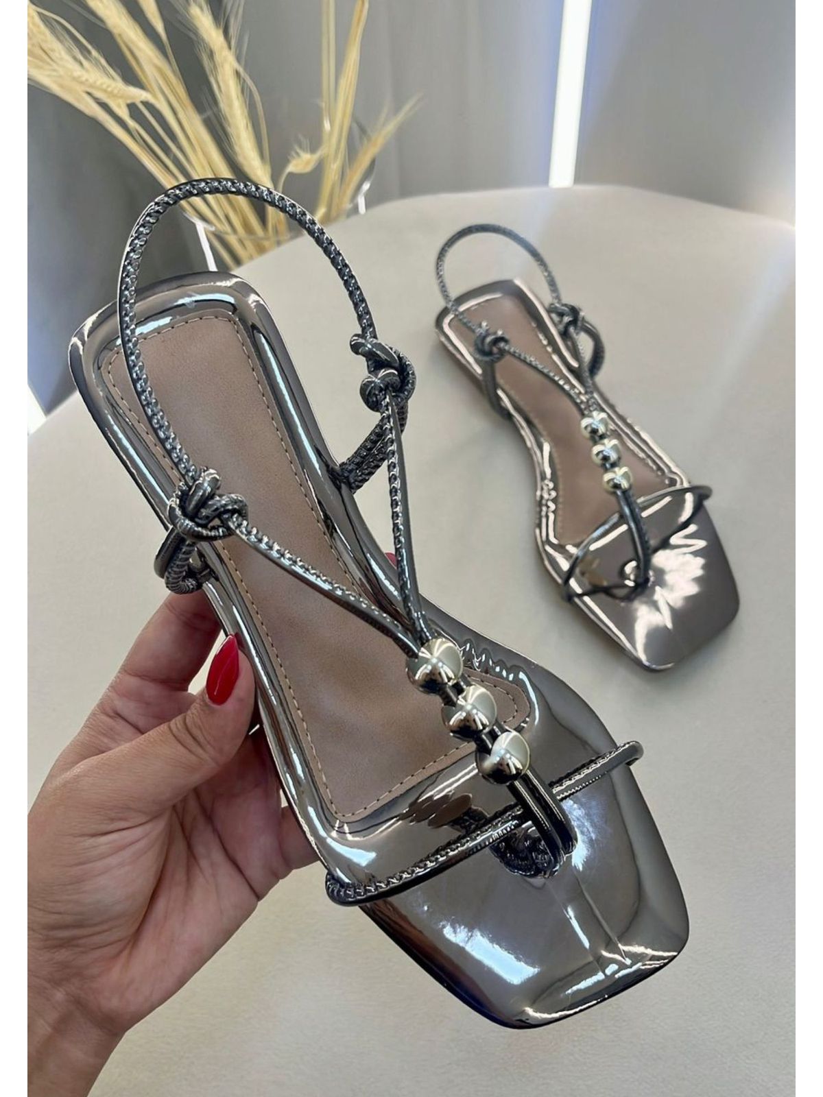 Sandália Rasteira Lisboa Onix