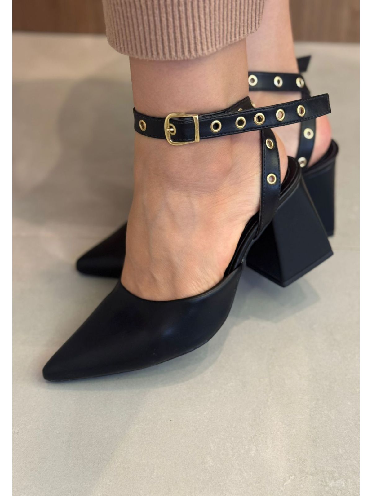Scarpin Nicole Preto