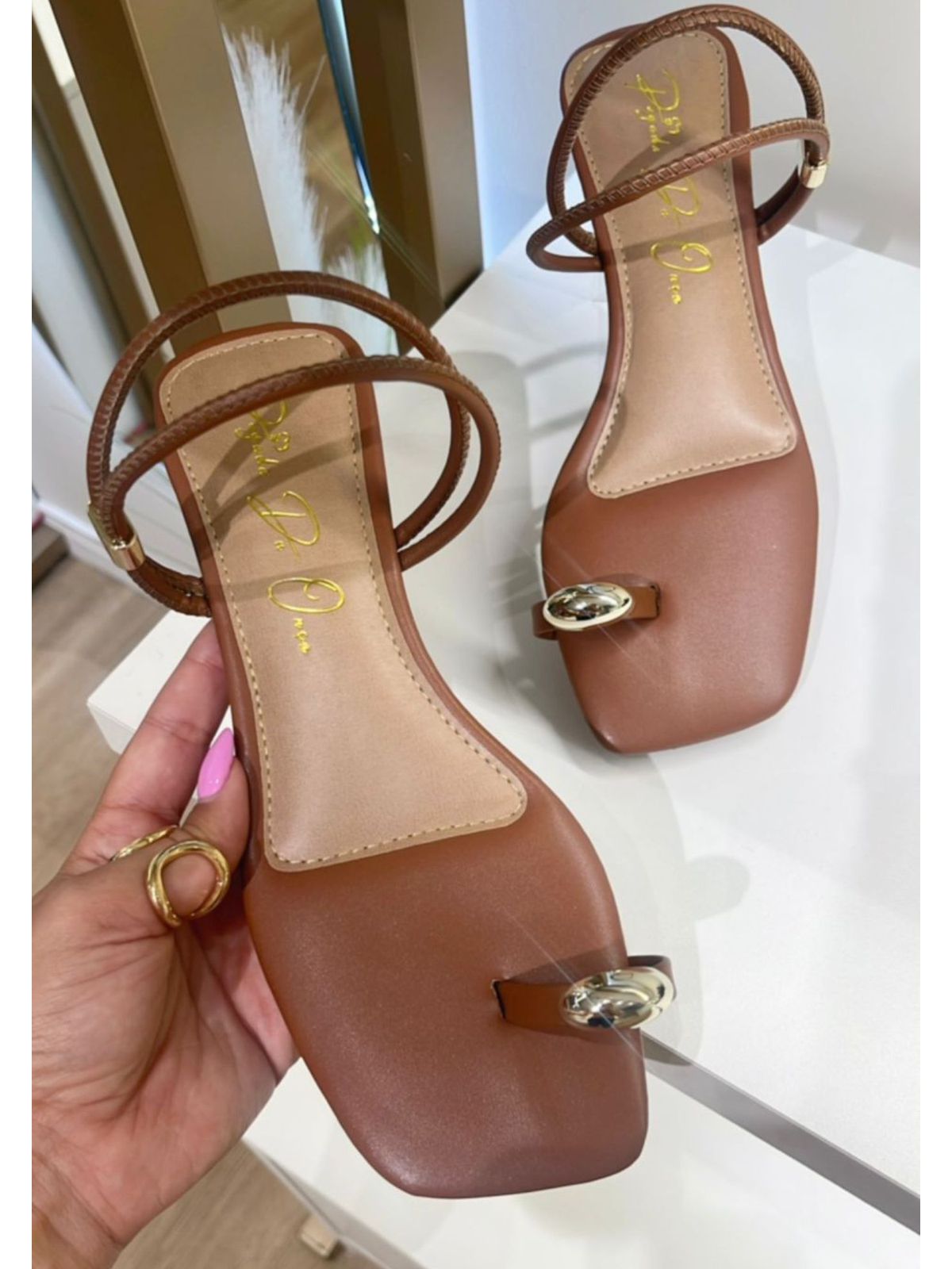 Sandália Rasteira Babi Caramelo