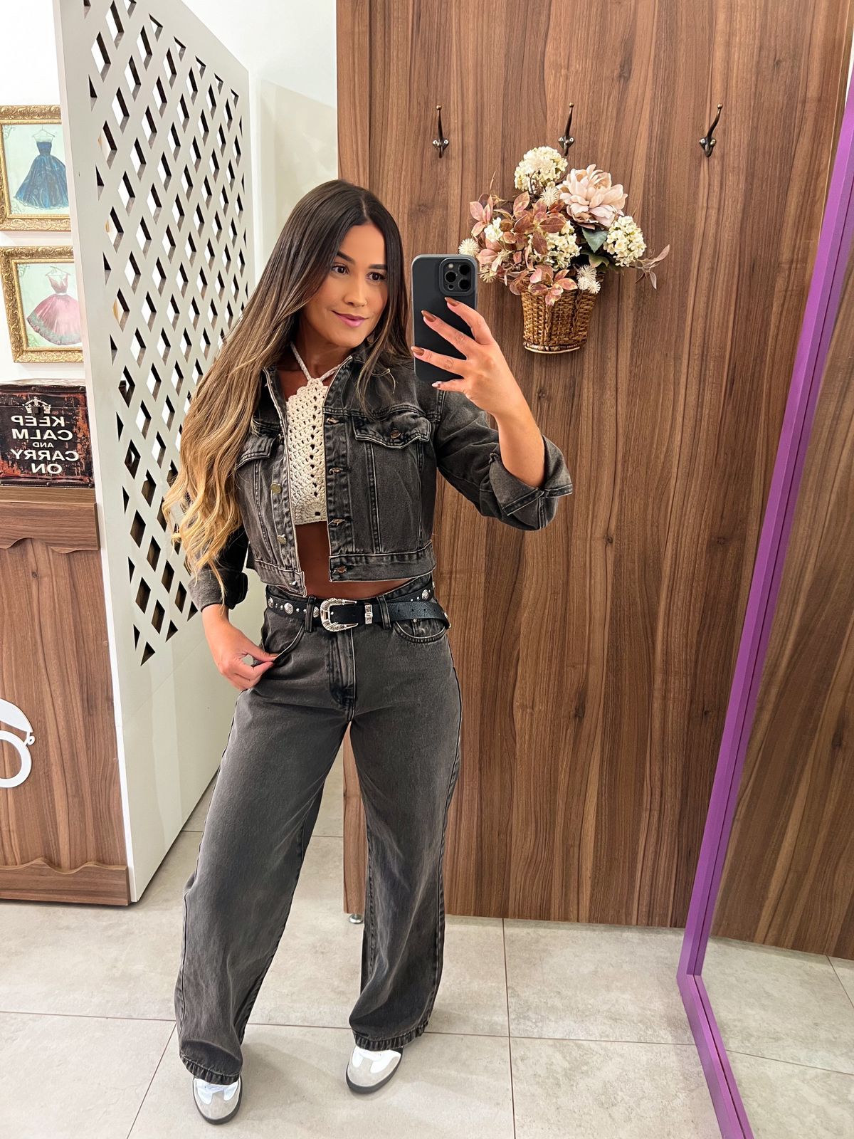 Calça Jeans Wide Leg Preta Estonada Alcance