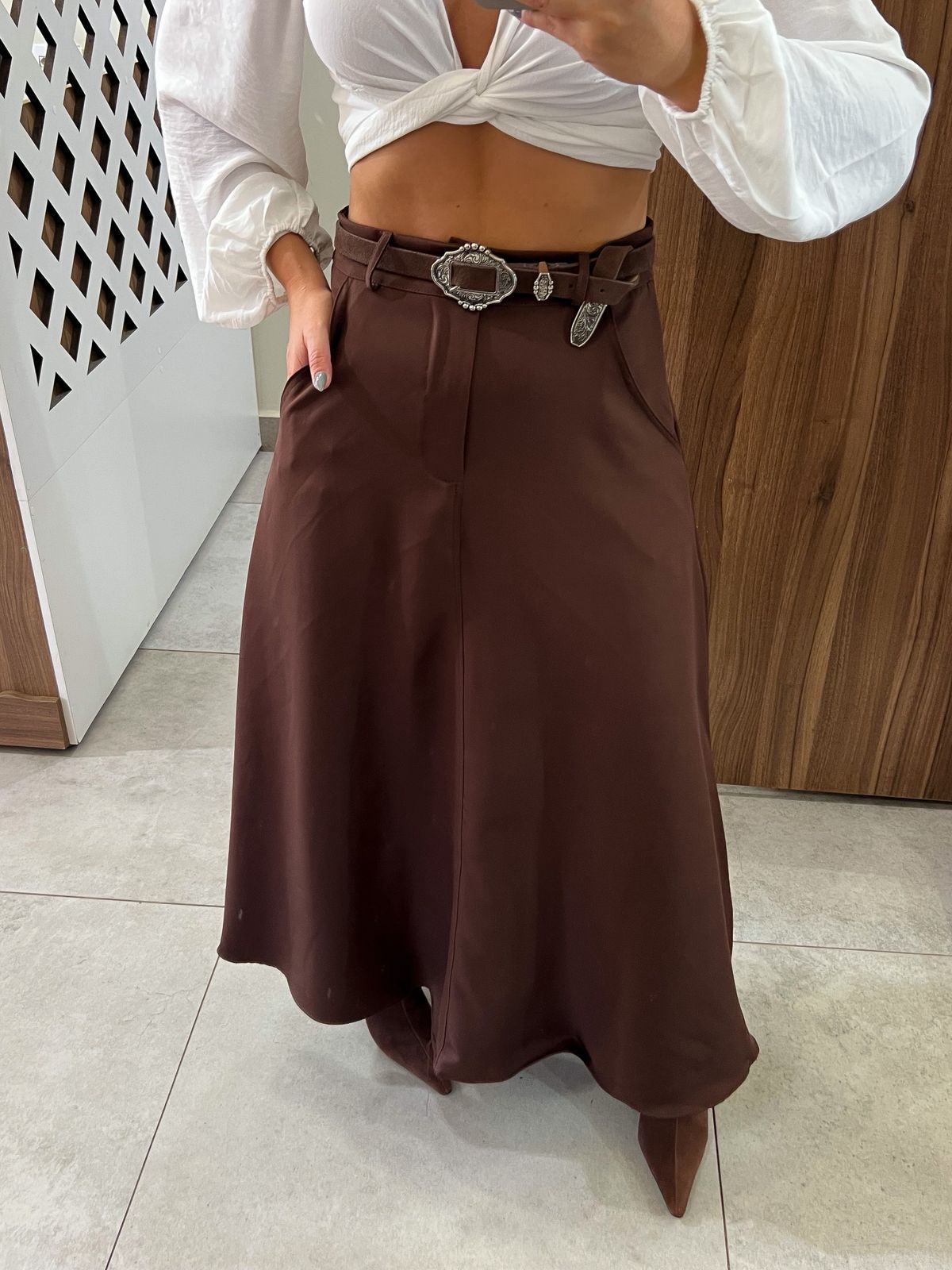 Saia Midi Marrom Hana 
