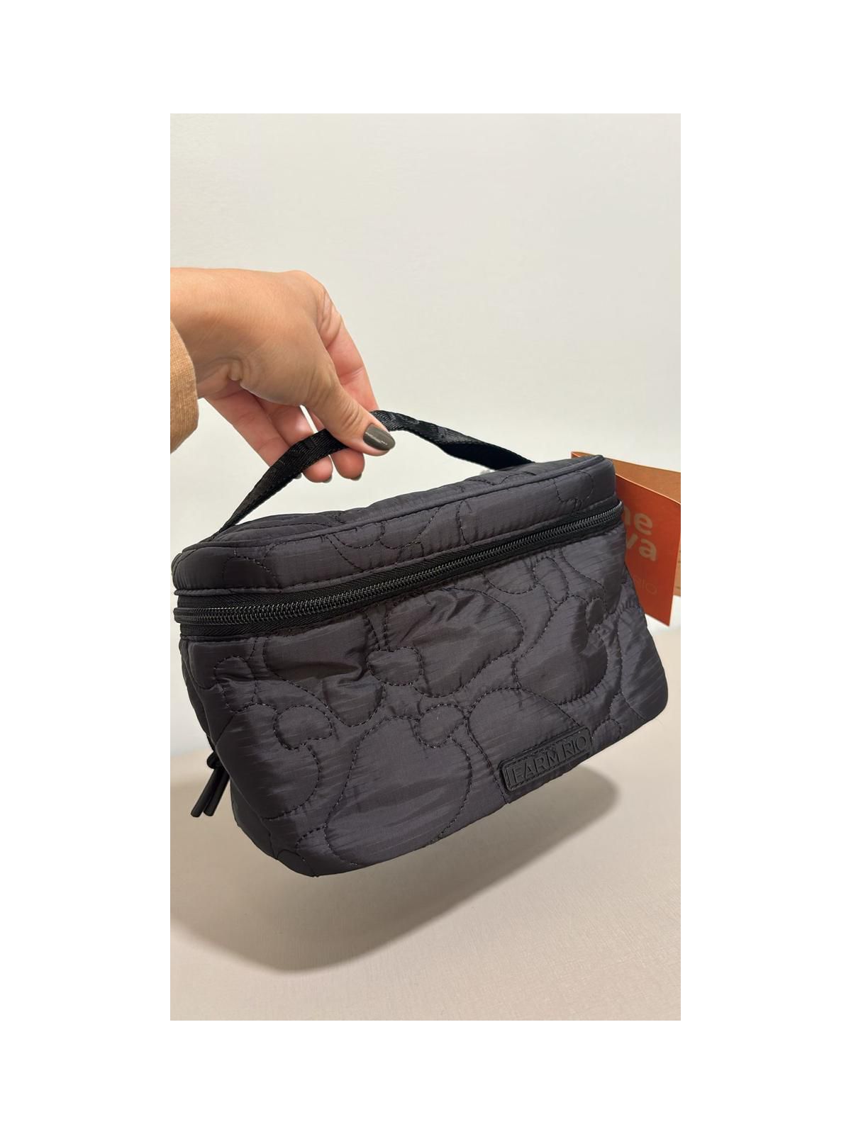 Necessaire Me Leva Preta Farm