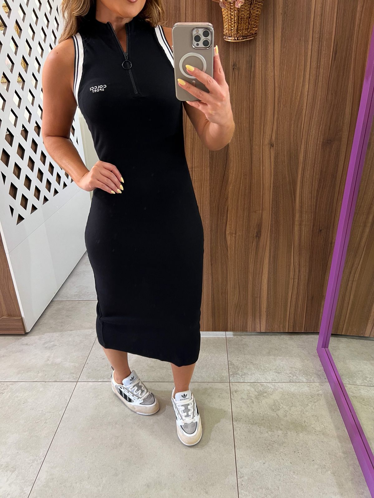 Vestido Preto Midi Slim Decote V Com Zíper Colcci