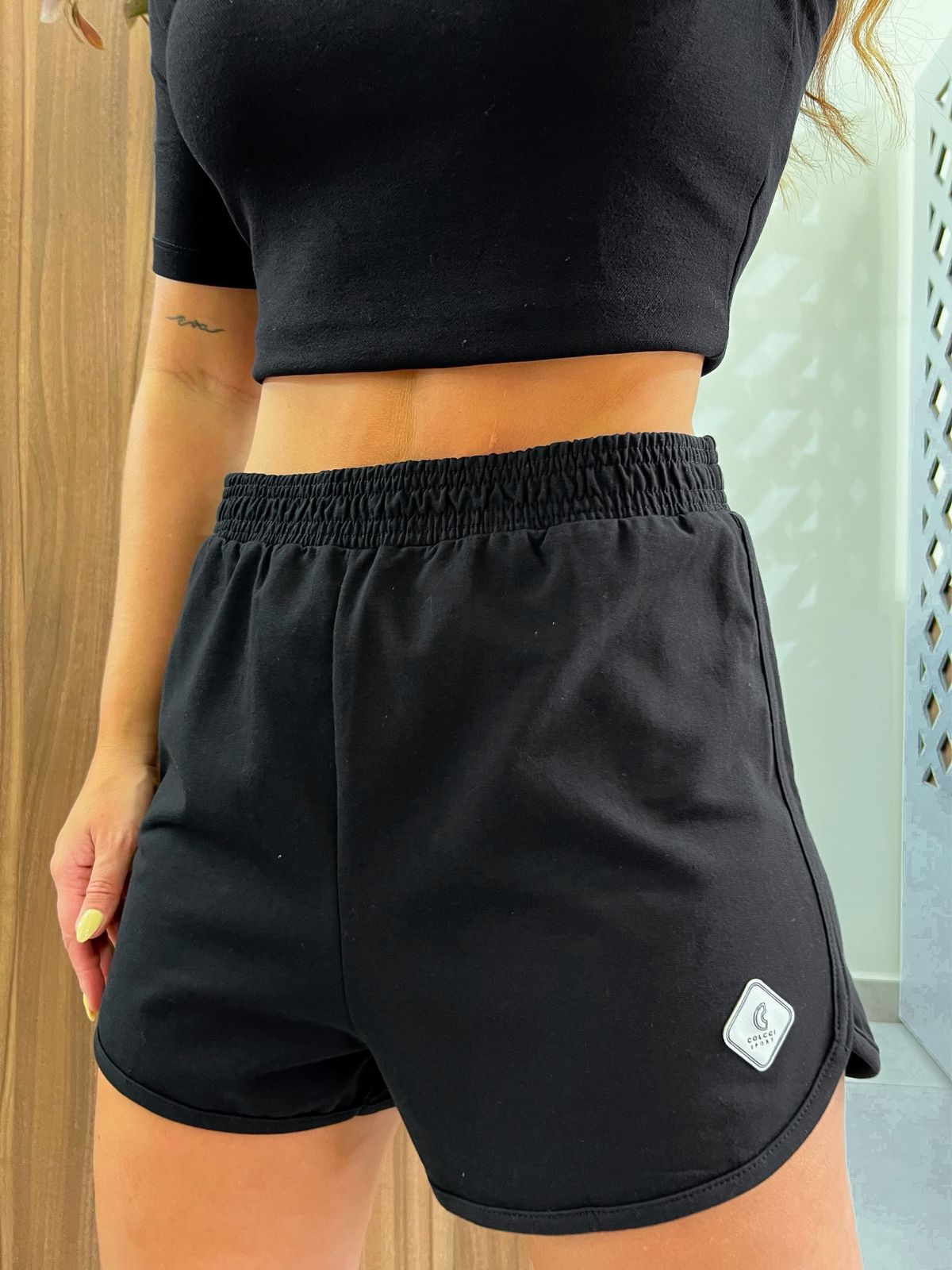 Short Curto Moletinho Comfort Preto Colcci Sport
