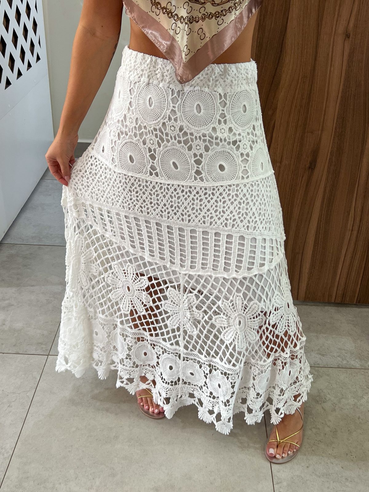 Saia Crochê Branca Midi Olivia 