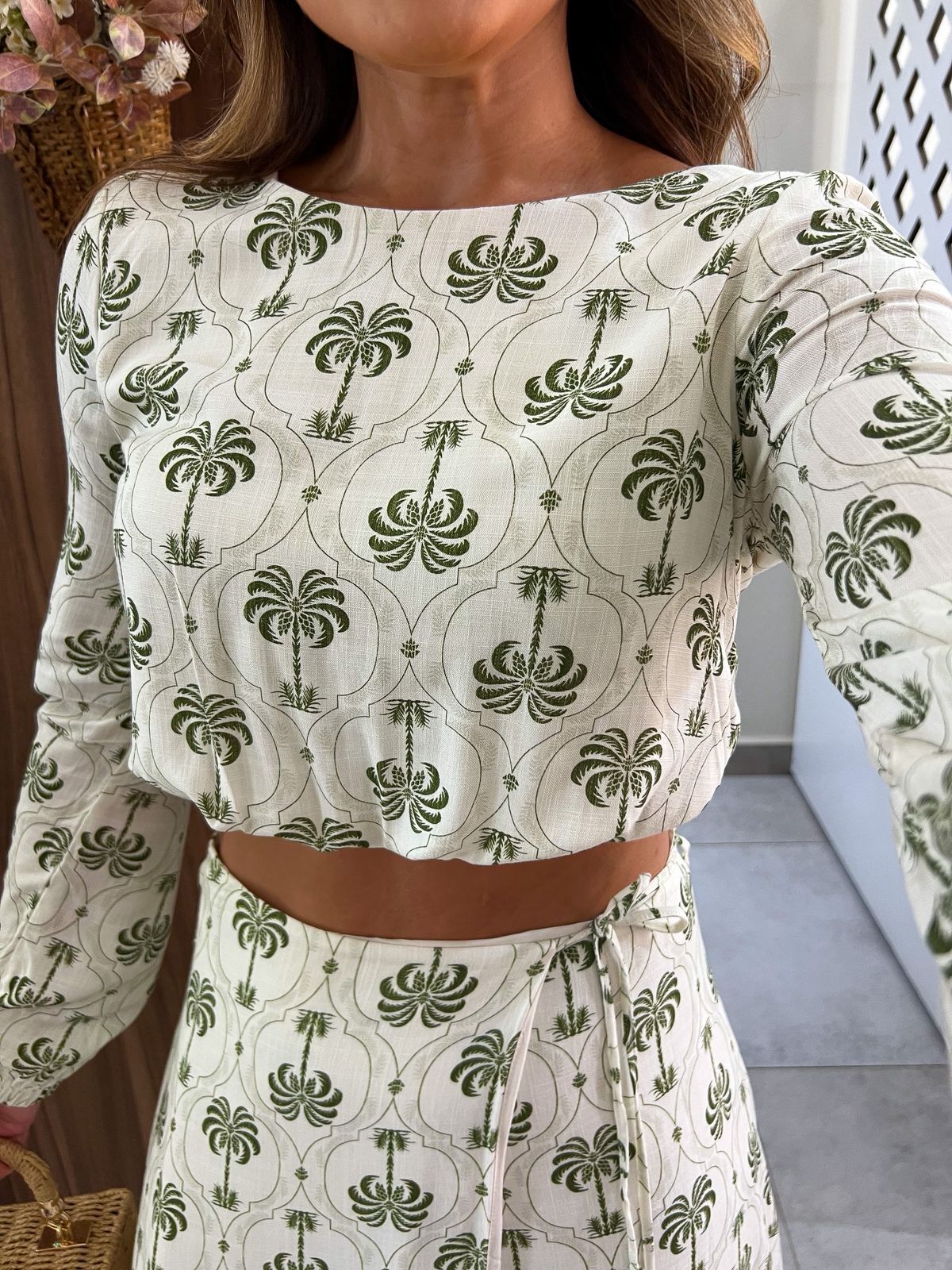 Blusa Curta Estampada Manga Longa Lez a Lez