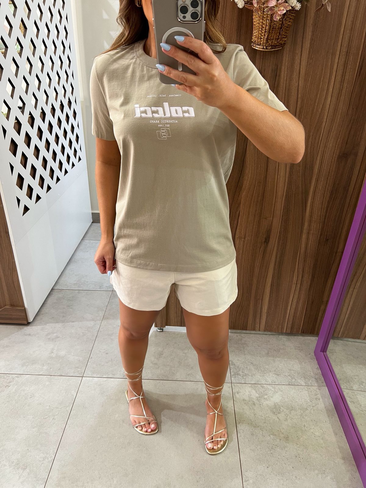 Camiseta Com Logo Em Estampa Frontal Bege Colcci