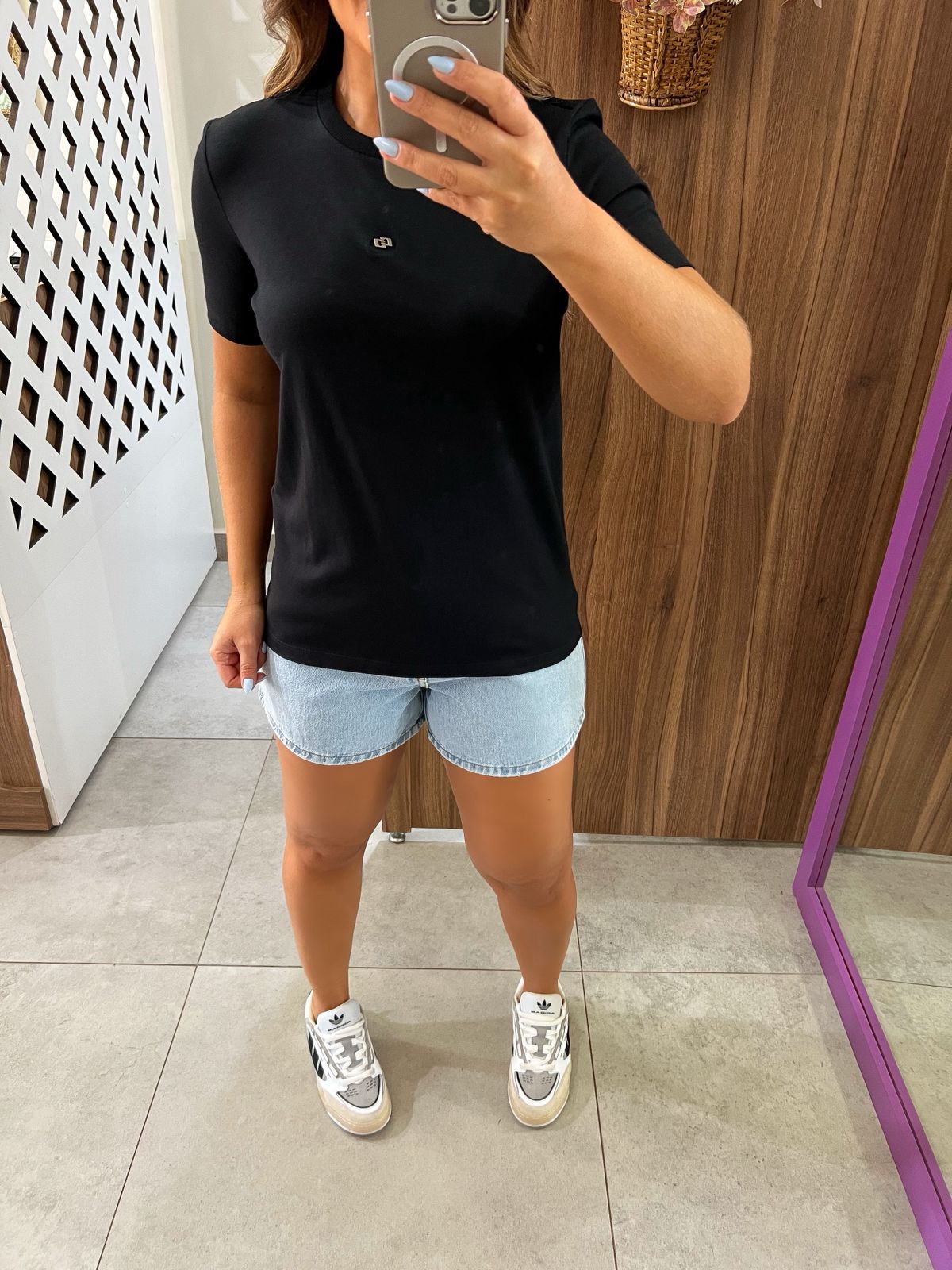 Camiseta Preta Basic Tag Colcci