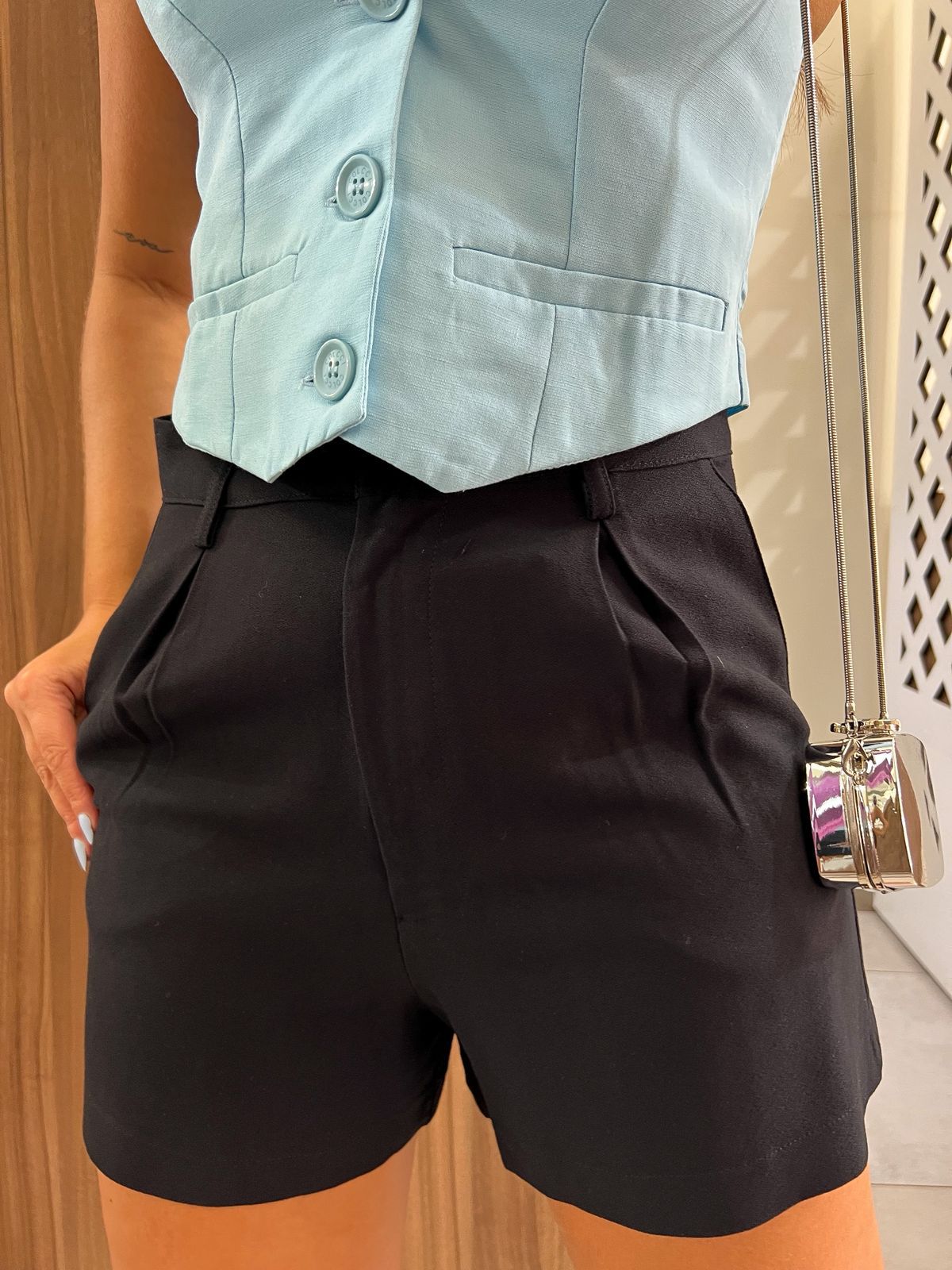 Short Plissado Soltinho Preto Colcci CLC