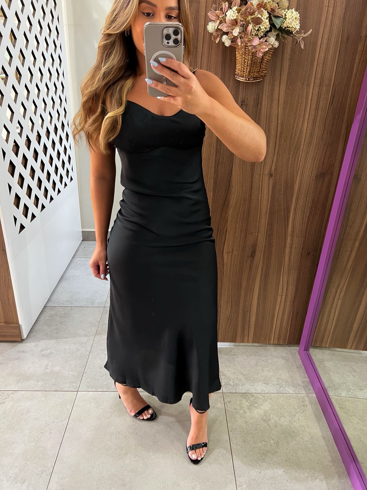 Vestido Midi Acetinado Preto Lily