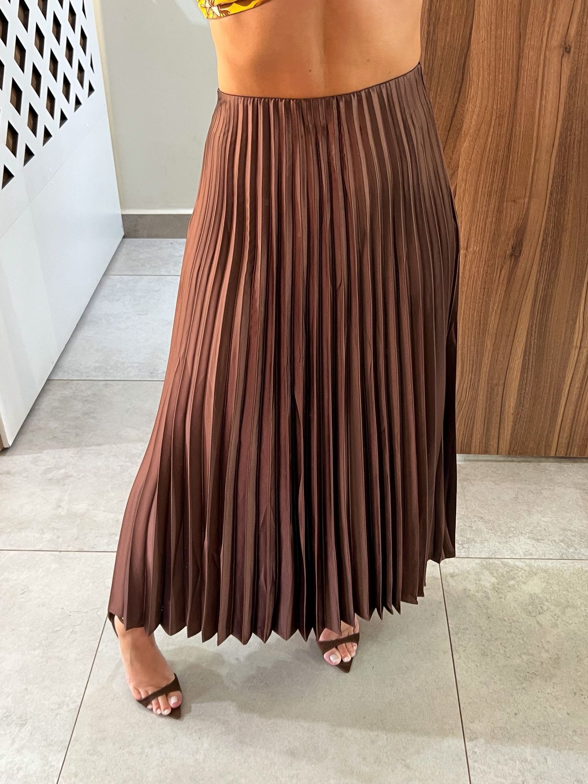Saia Midi Plissada Marrom Aurora 
