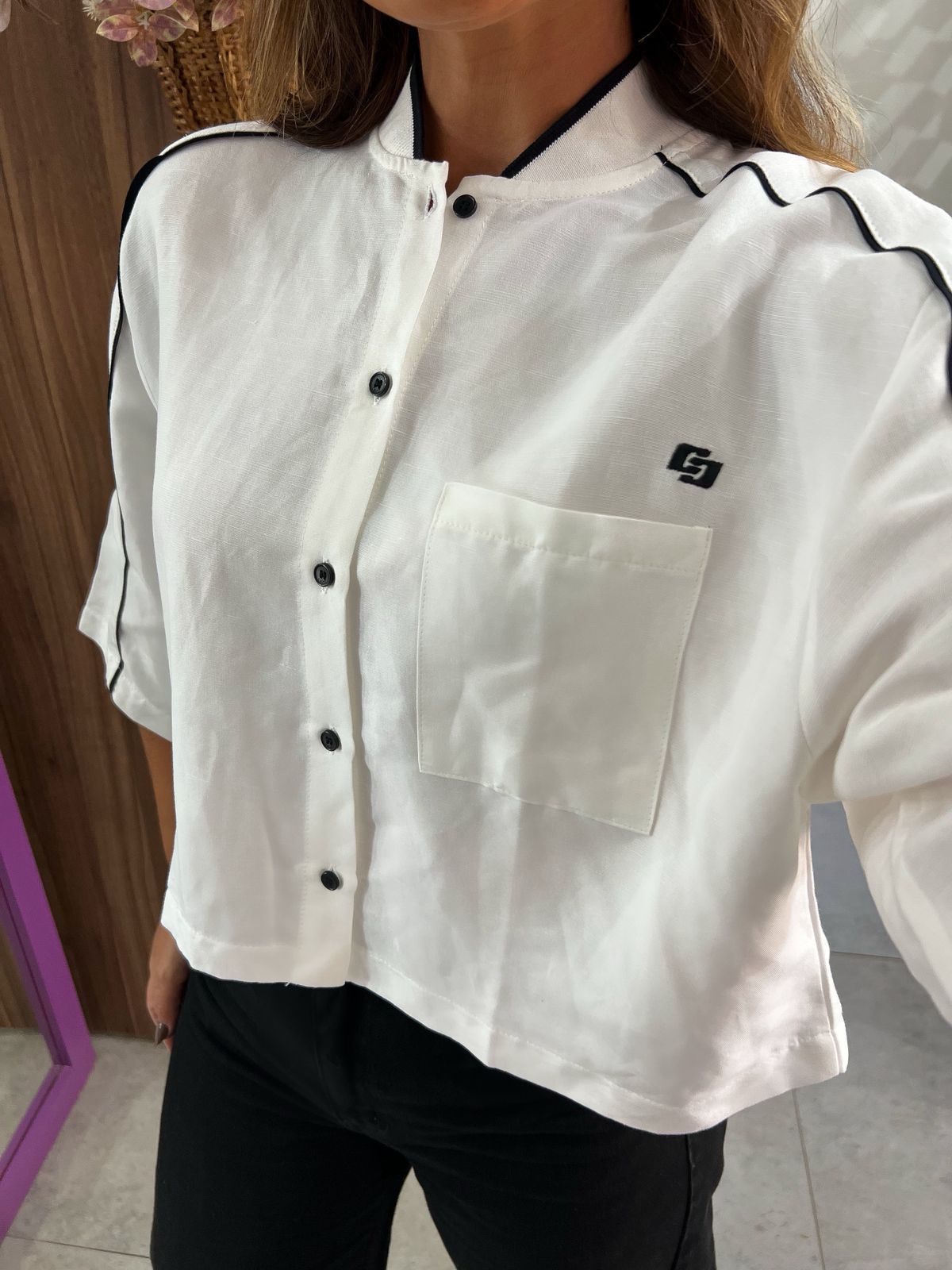 Camisa Feminina Alfaiataria Boy Em Linho Off Riviera Colcci