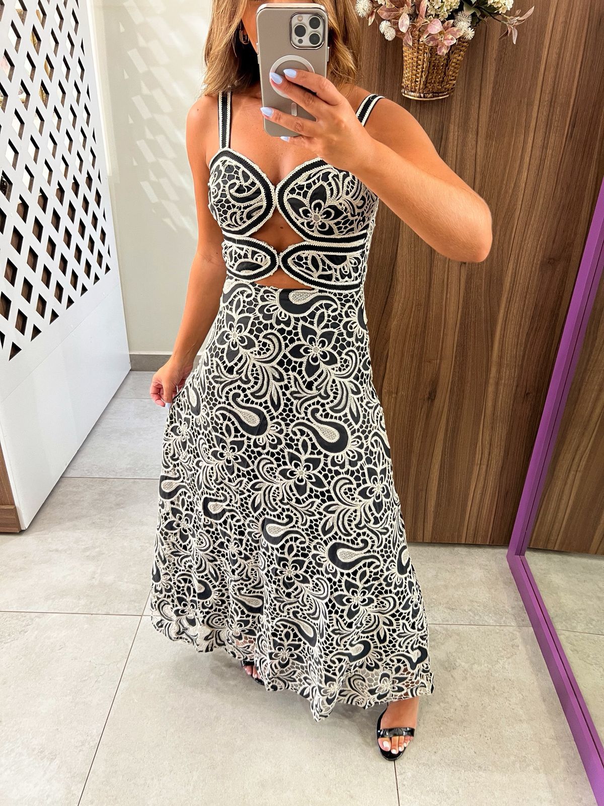 Vestido Longo Bordado Em Renda Preto