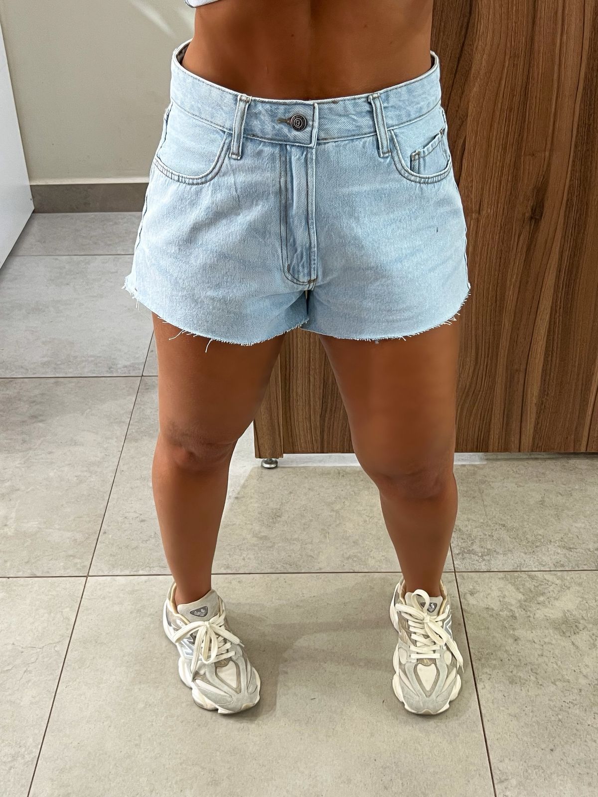 Short Jeans Alto Essentials Claro Alcance