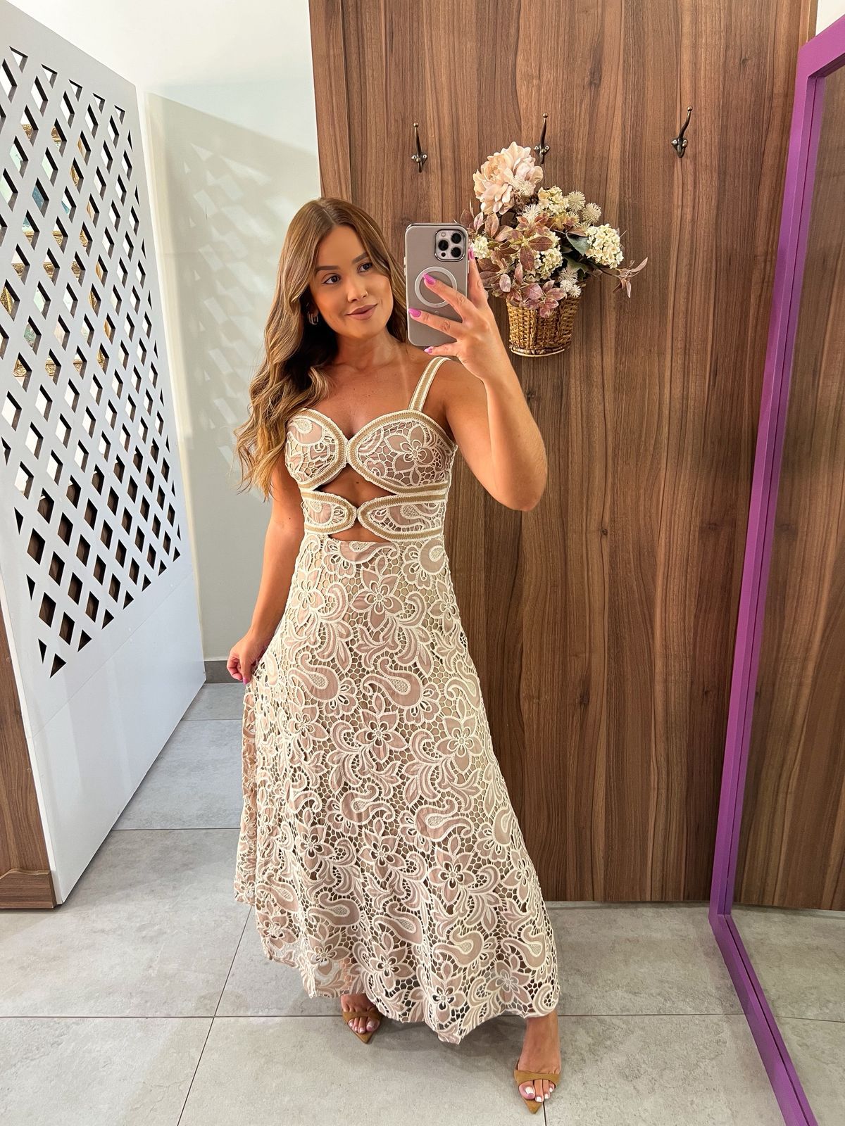 Vestido Longo Bordado Em Renda Nude