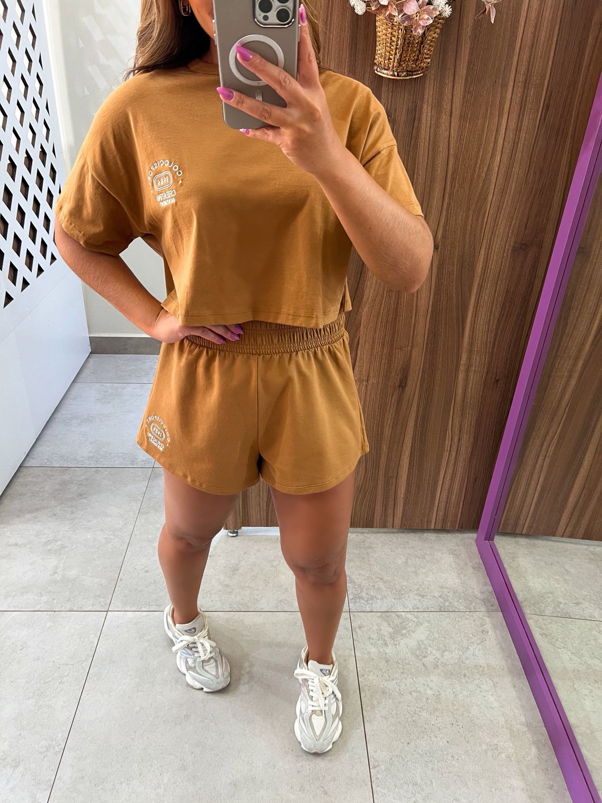 Camiseta Encurtada Feminina Loose Fit Caramelo Colcci Sport 