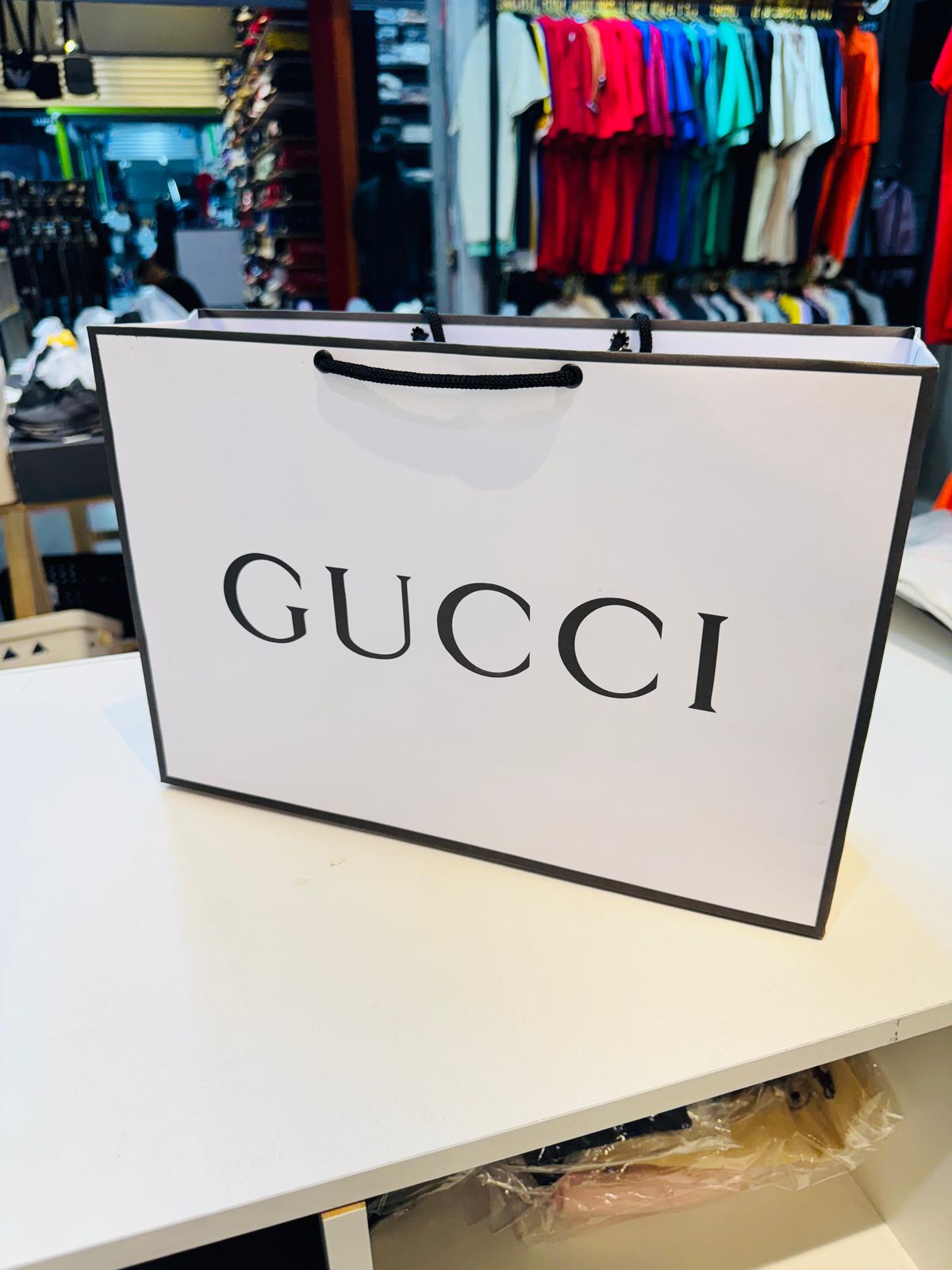 Sacola Gucci - 36x25cm - SP GRIFES - Camisetas Importadas no Atacado