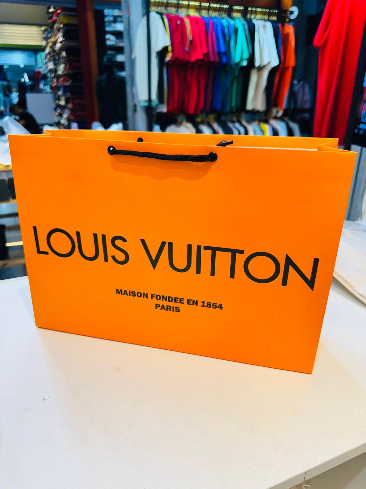 Sacola Louis Vuitton - 36x25cm - SP GRIFES - Camisetas Importadas no Atacado