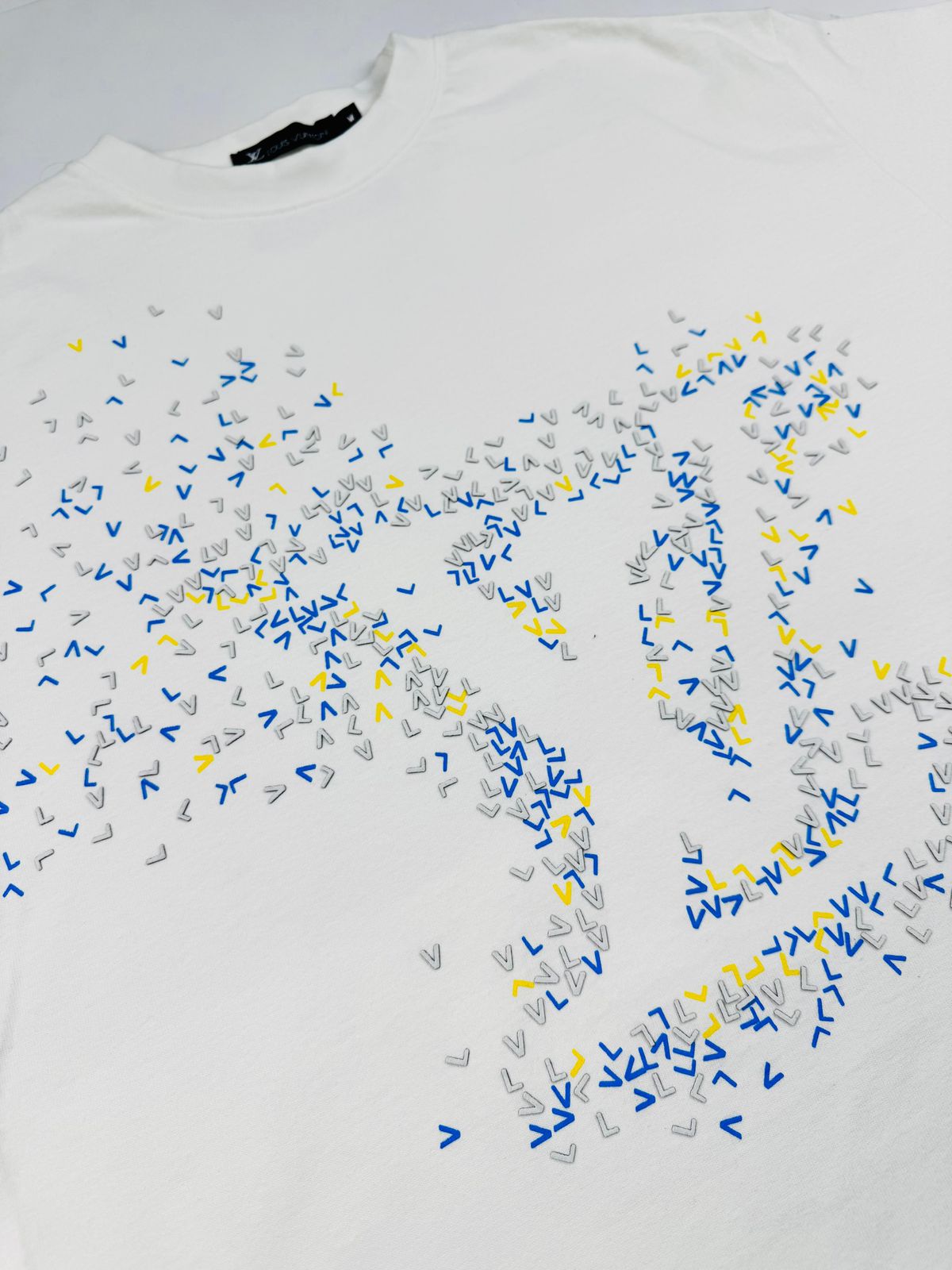 CAMISETA LV OVERSIZED PERFUMADA - BRANCA - SP GRIFES - Camisetas Importadas no Atacado