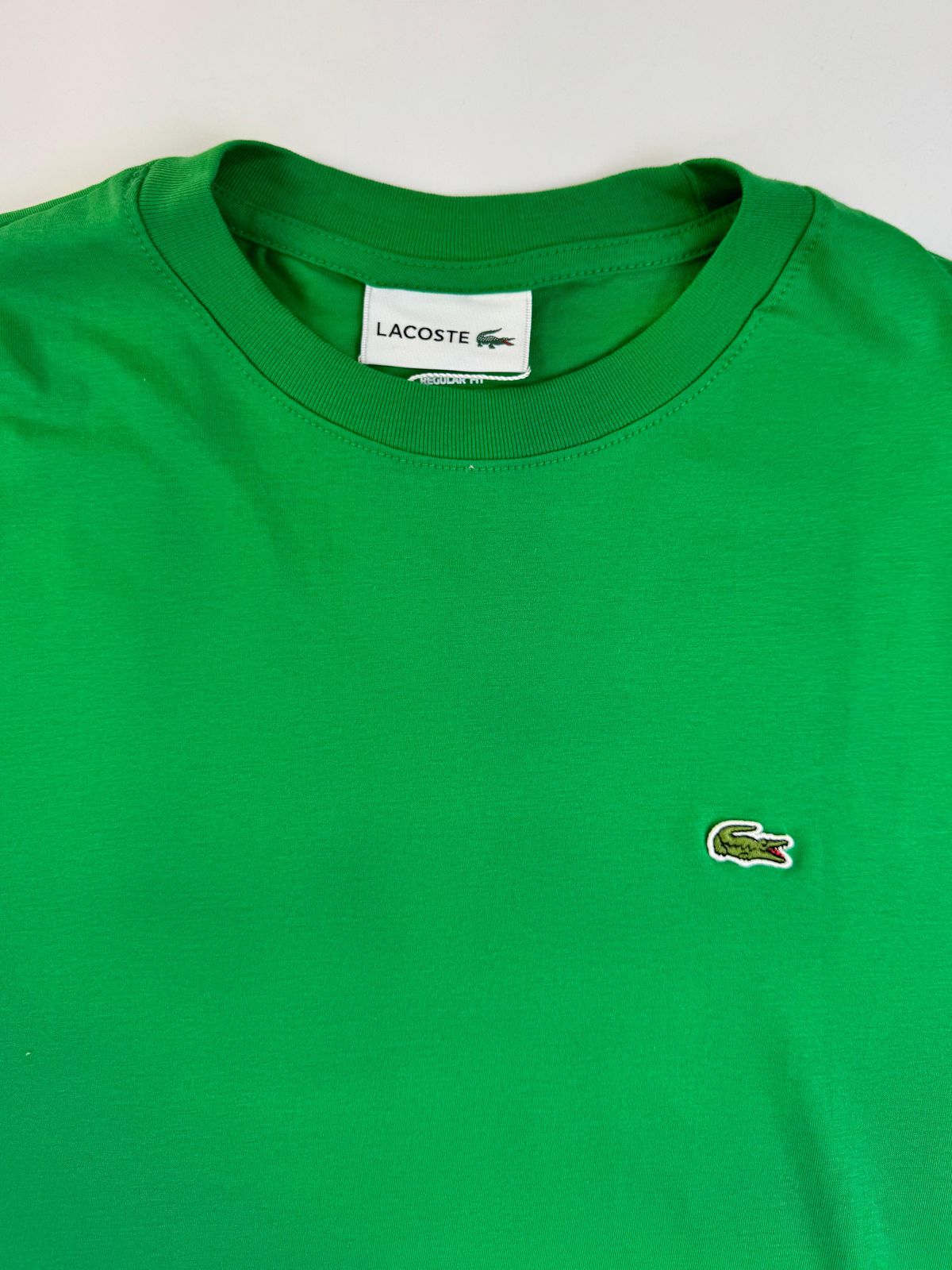 Camiseta Lacoste com Bag - SP GRIFES - Camisetas Importadas no Atacado