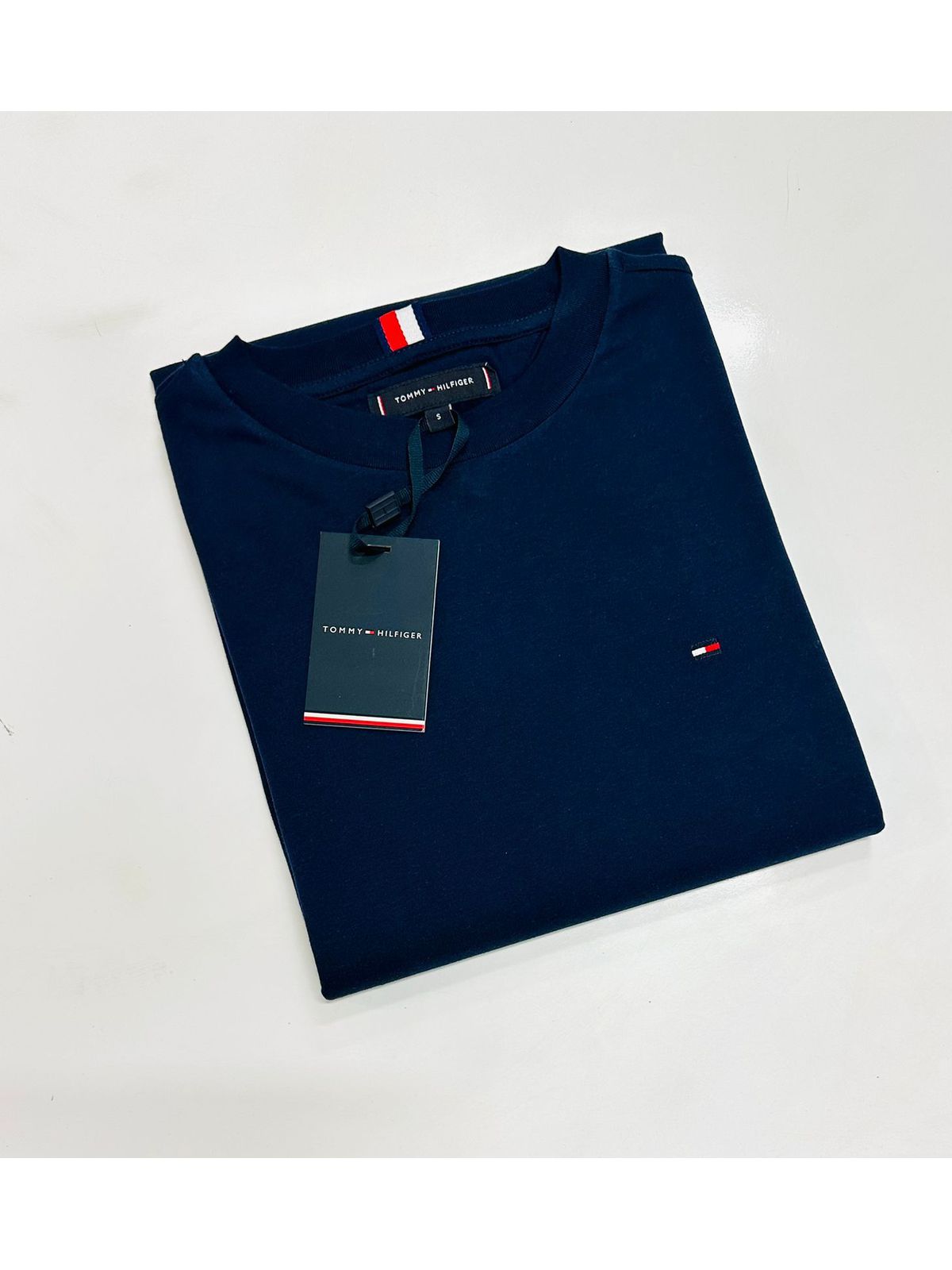 CAMISETA TOMMY HILFIGER - MARINHO - SP GRIFES - Camisetas Importadas no Atacado