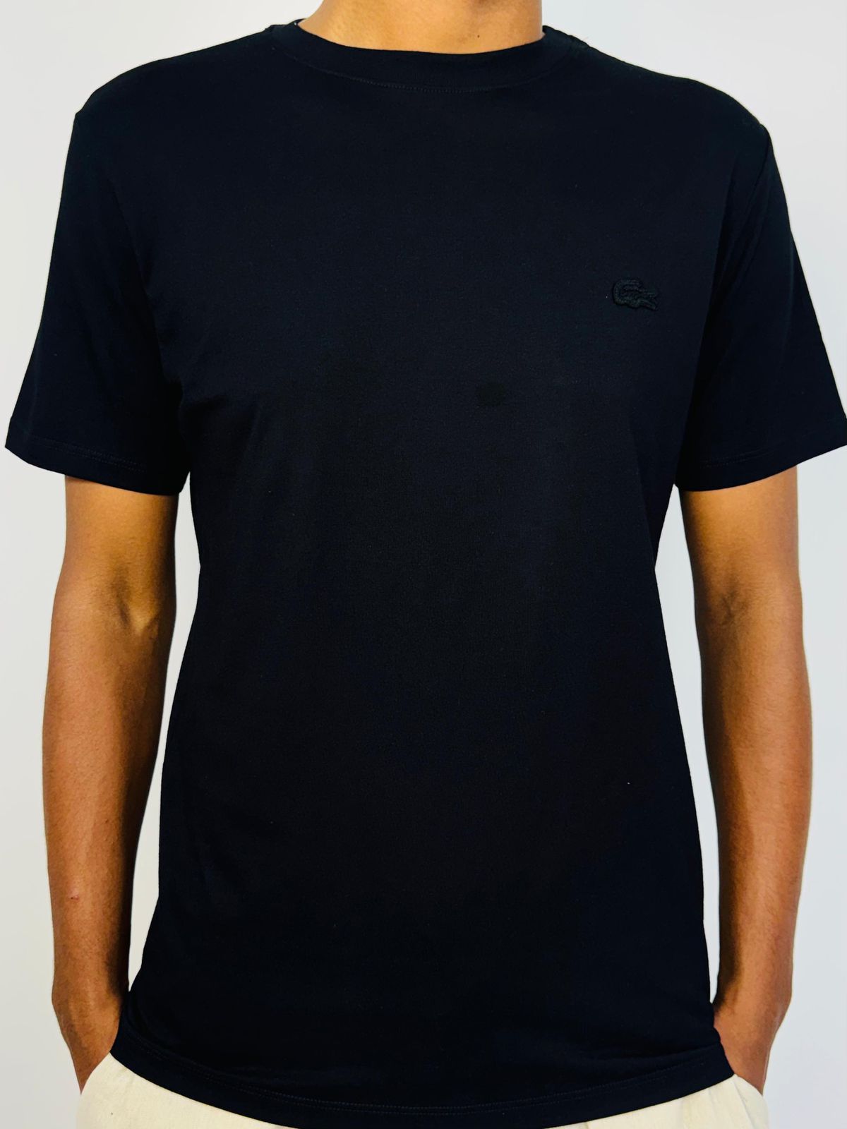 Camiseta Lacoste Monocromática - Preta - Egípcia - SP GRIFES - Camisetas Importadas no Atacado