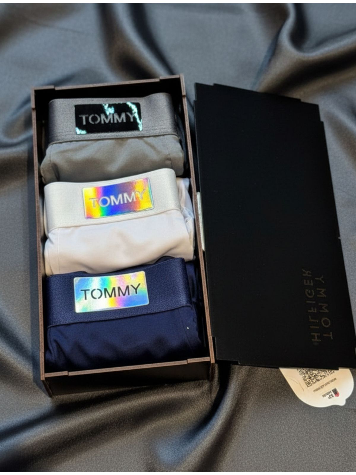 KIT 3 CUECAS CAIXA DE MADEIRA - Tommy Hilfiger - SP GRIFES - Camisetas Importadas no Atacado