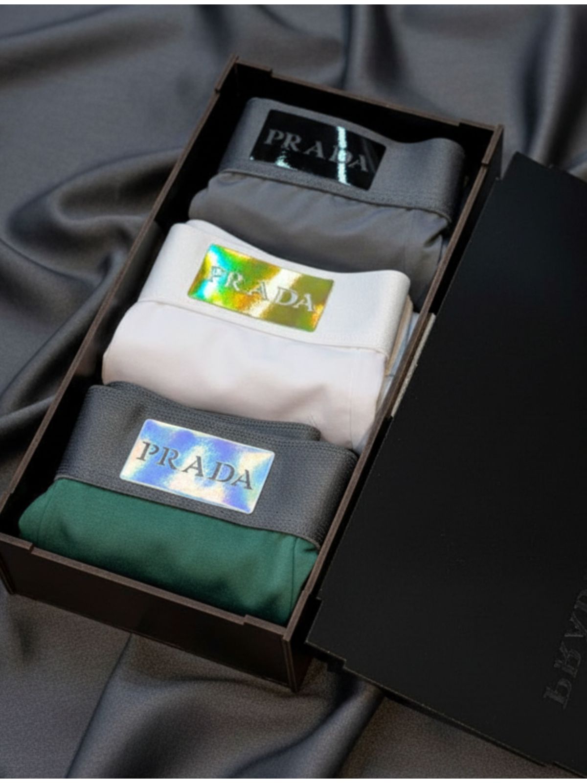 KIT 3 CUECAS CAIXA DE MADEIRA - PRADA - SP GRIFES - Camisetas Importadas no Atacado