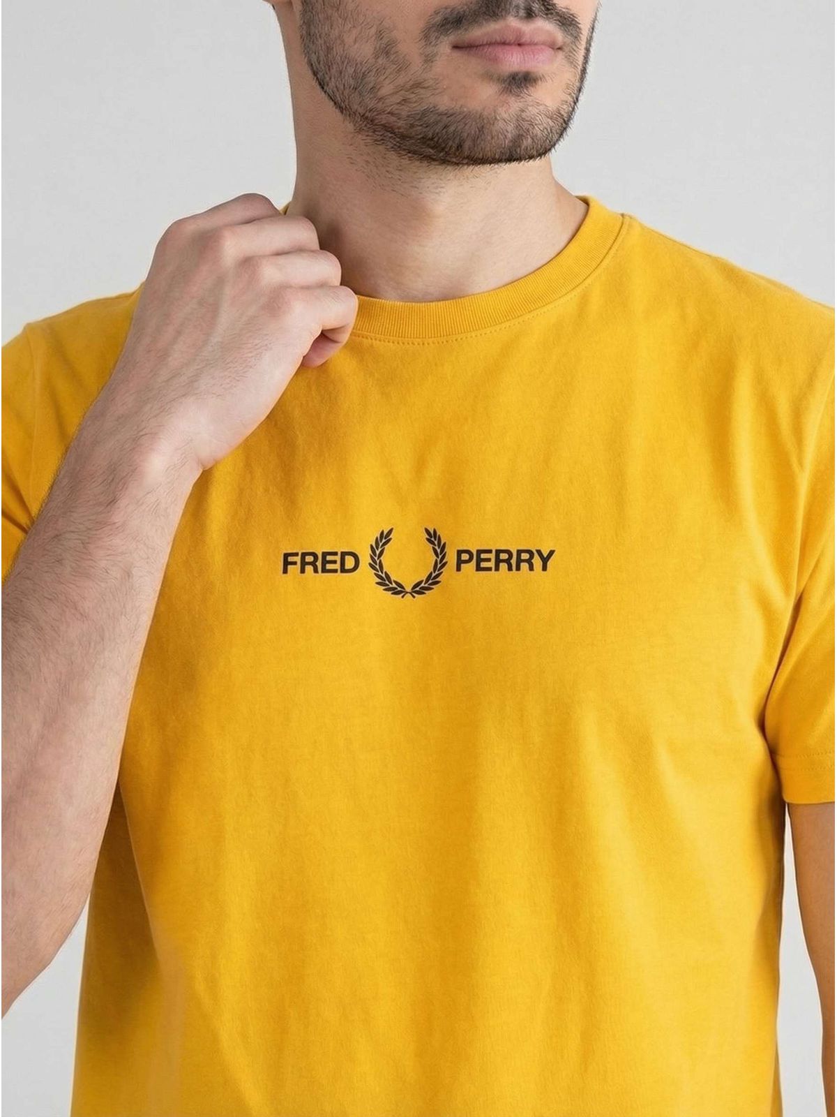 CAMISETA FRED PERRY AMARELO COM LOGO PRETO - SP GRIFES - Camisetas Importadas no Atacado