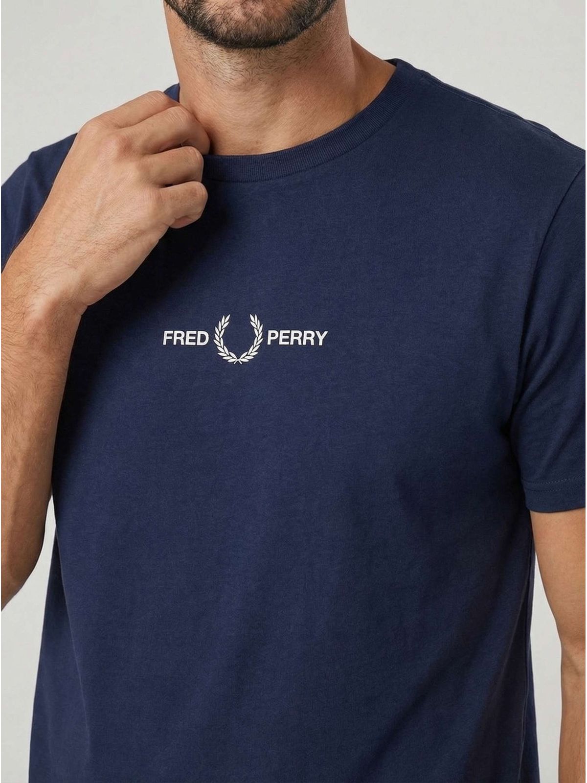 CAMISETA FRED PERRY AZUL MARINHO LOGO BRANCO - SP GRIFES - Camisetas Importadas no Atacado
