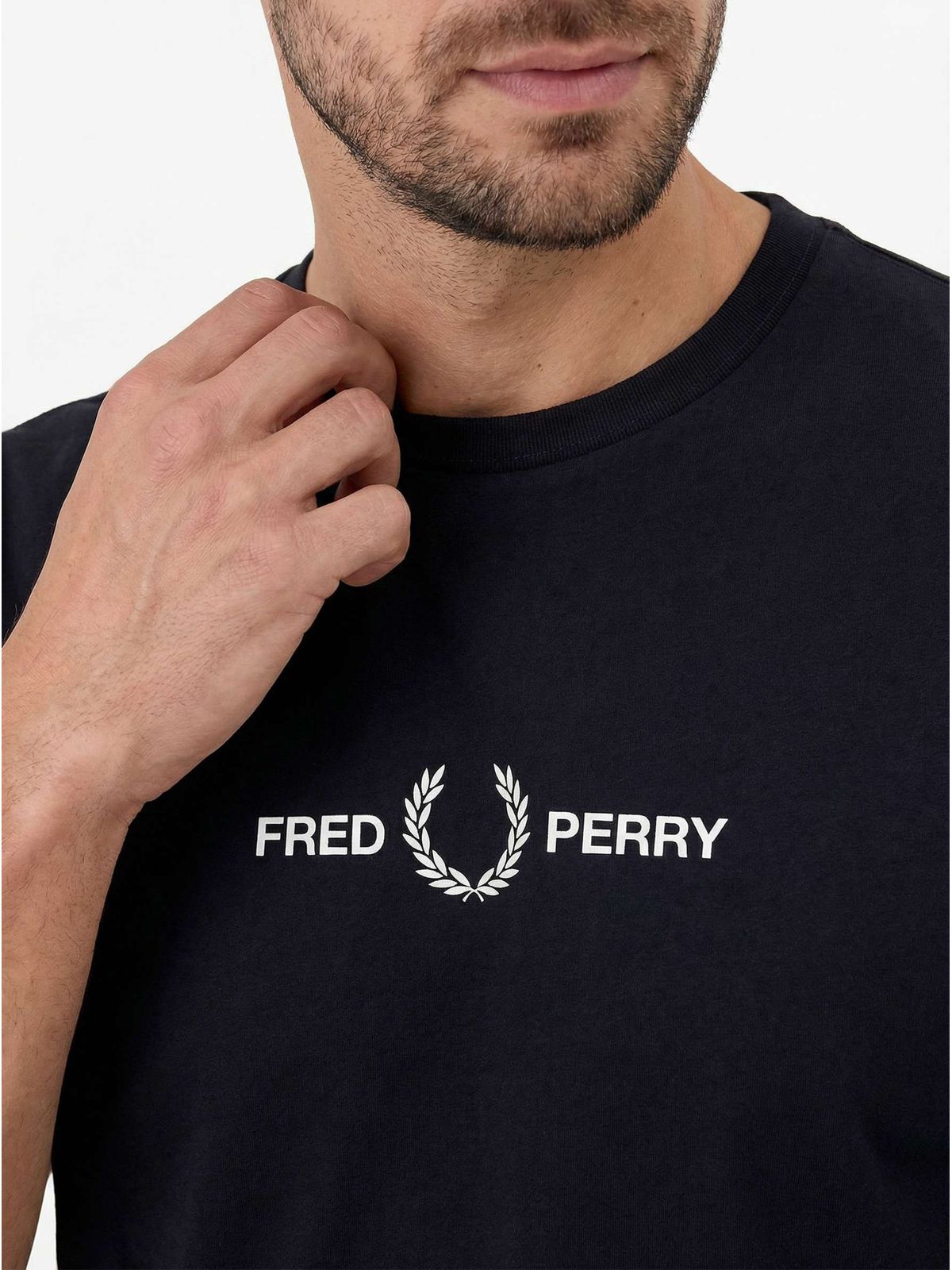 CAMISETA FRED PERRY PRETA COM LOGO BRANCO - SP GRIFES - Camisetas Importadas no Atacado