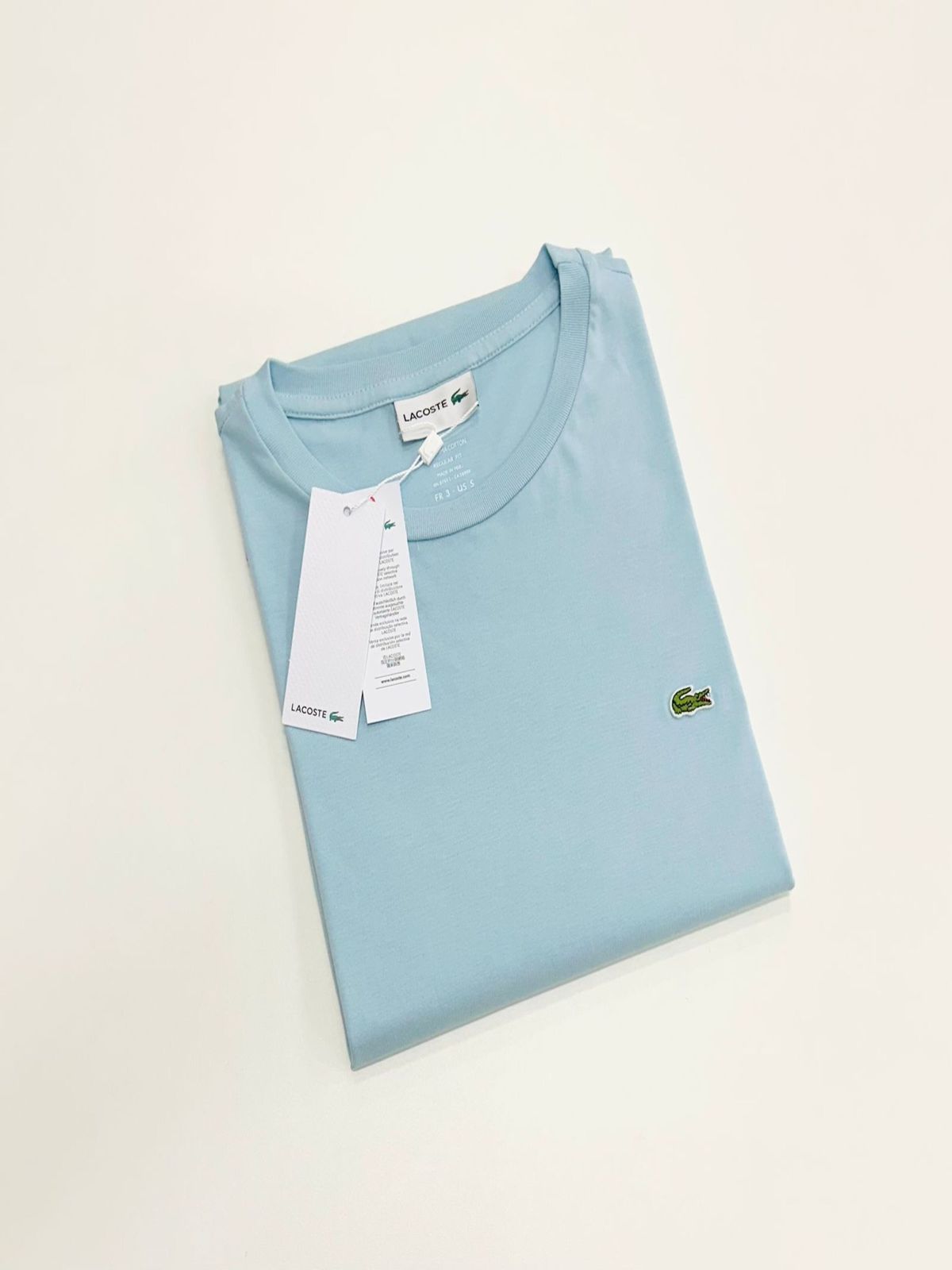 BÁSICA LACOSTE - AZUL BEBE - SP GRIFES - Camisetas Importadas no Atacado