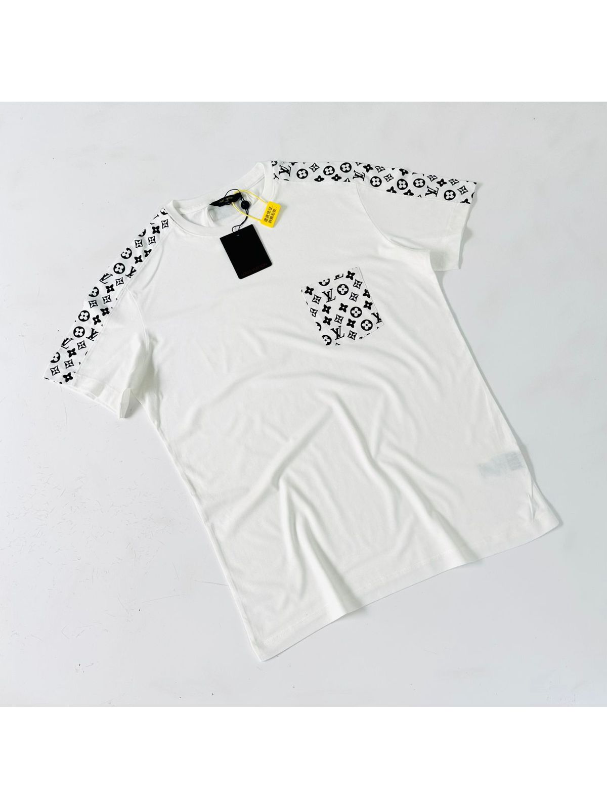 Camiseta Louis Vuitton Bolso - Branca - Chinesa - SP GRIFES - Camisetas Importadas no Atacado